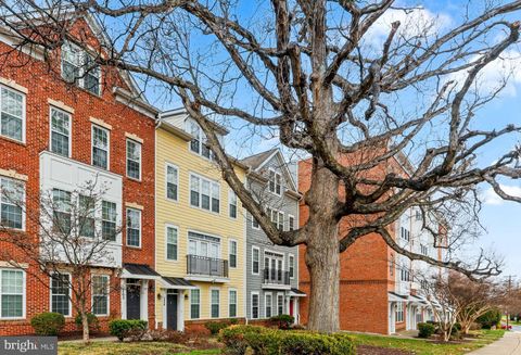 Condo For Sale - 224 N Summit Avenue<br/> GAITHERSBURG, MD 20877