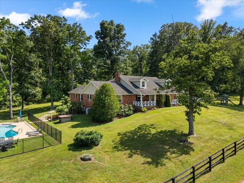 Photo of 8374 Elway Lane, WARRENTON, VA 20186 (MLS # VAFQ2022916)
