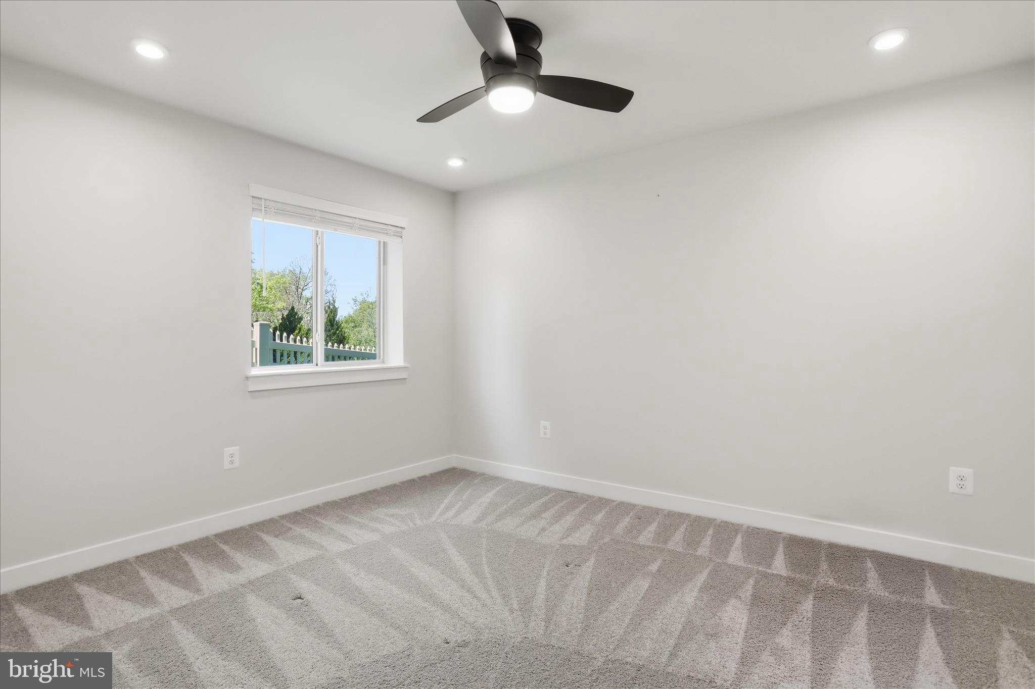 LAKE LINGANORE - Residential