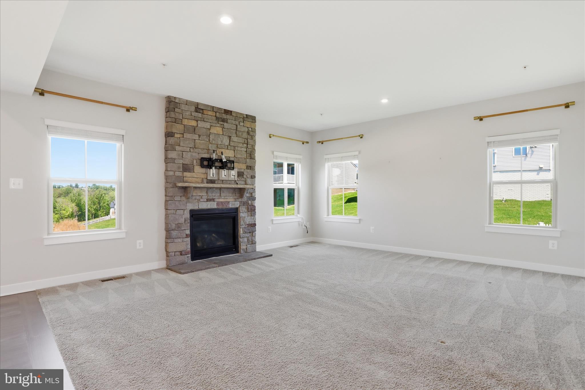 LAKE LINGANORE - Residential