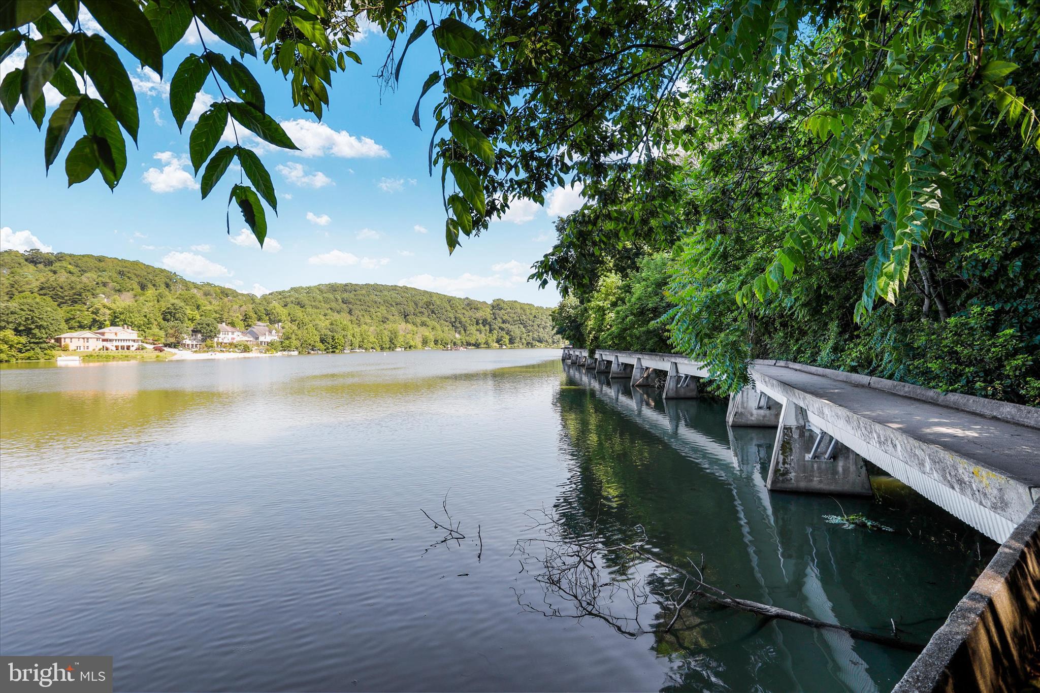 LAKE LINGANORE - Residential