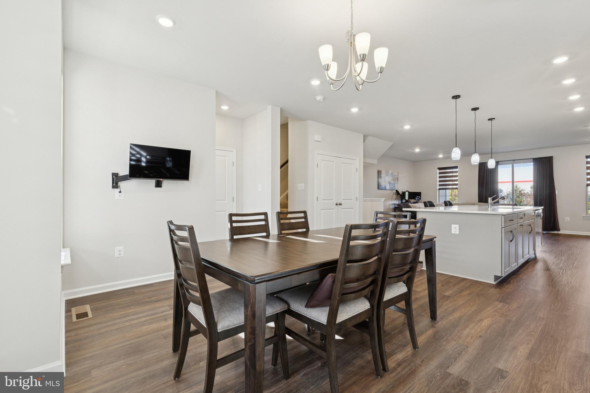 EAST QUARTER - Residential