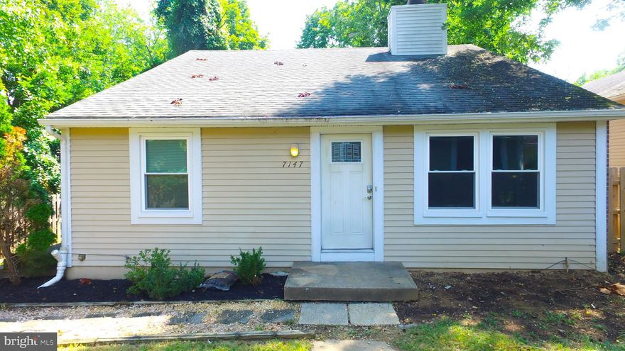 Updated single family, split level home with INSTANT EQUITY.   Comparable homes on the same street have sold for over $375k!   Located within minutes of Columbia Mall, restaurants, grocery stores, and highways.  Upon entry this home boasts high ceilings that accentuate the open living room and den area.  Perfect for entertaining family and friends.   New flooring, carpet, and paint throughout the home.   $500 home warranty included along with other incentives  for buyers who are ready to move quickly!  Schedule a showing today. You will not find a better deal than this!