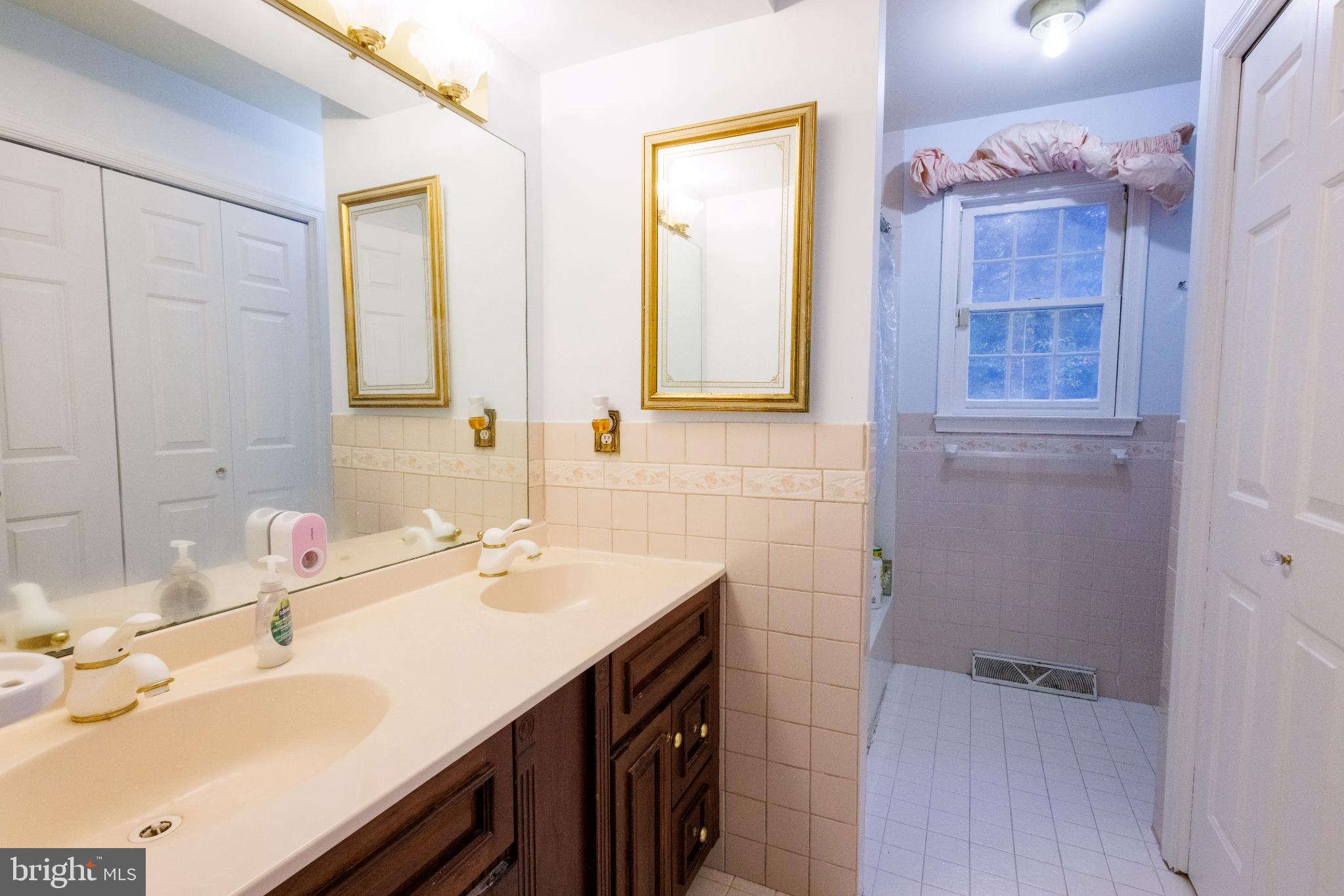 MAPLE GLEN - Residential