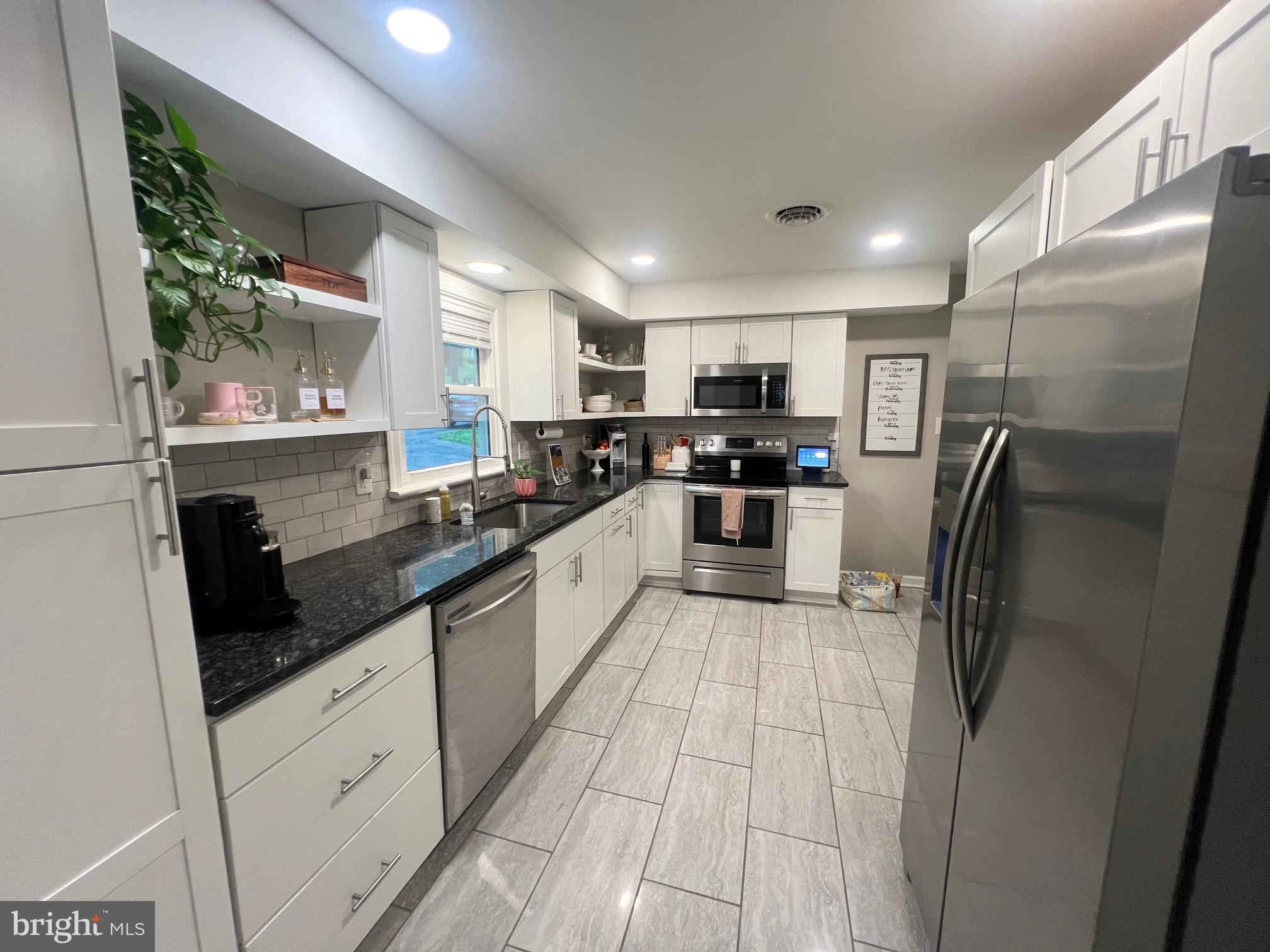 11815 BAYBERRY AVENUE