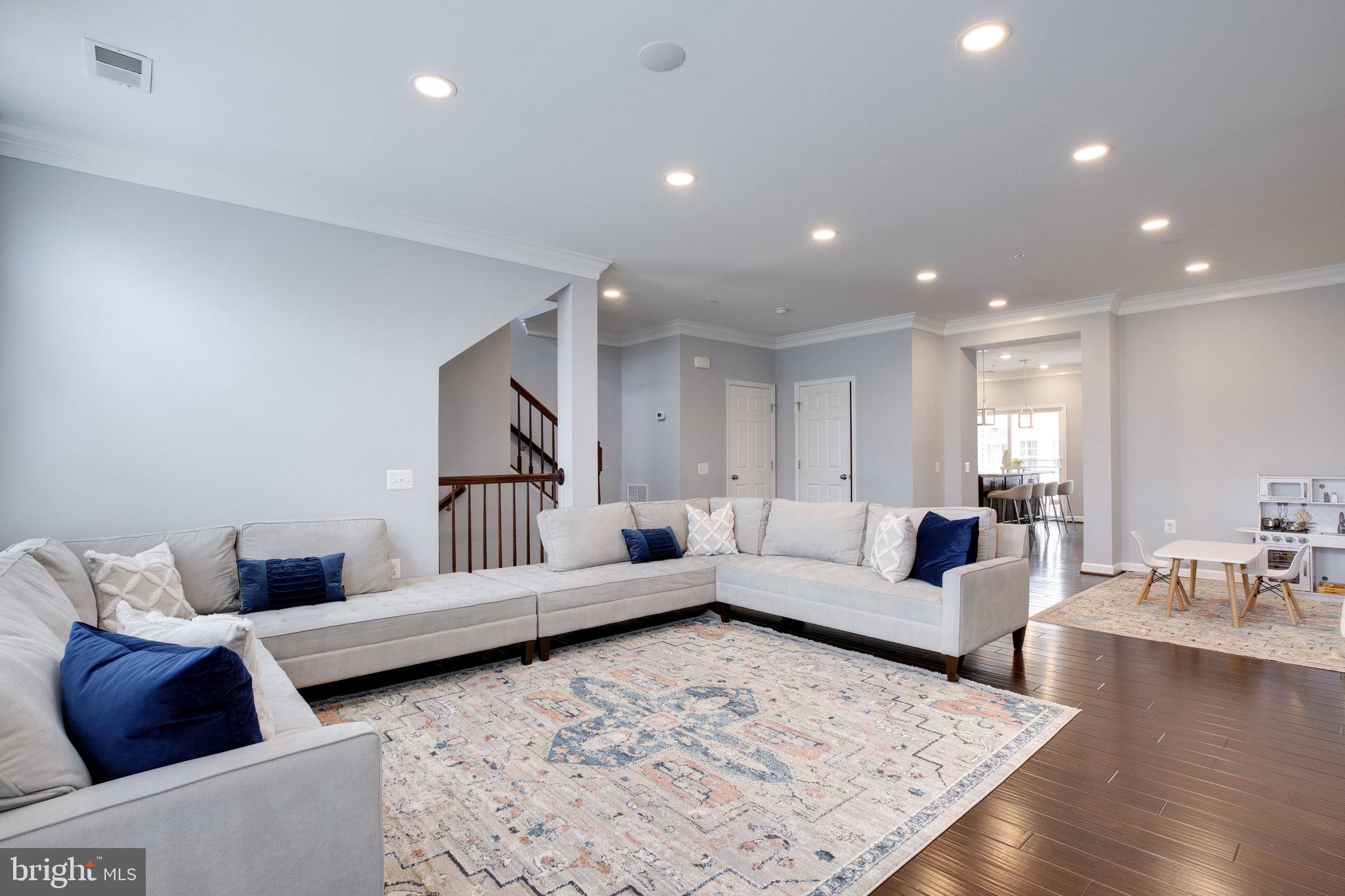 EAST GATE 3 CONDOMINIUM - Residential