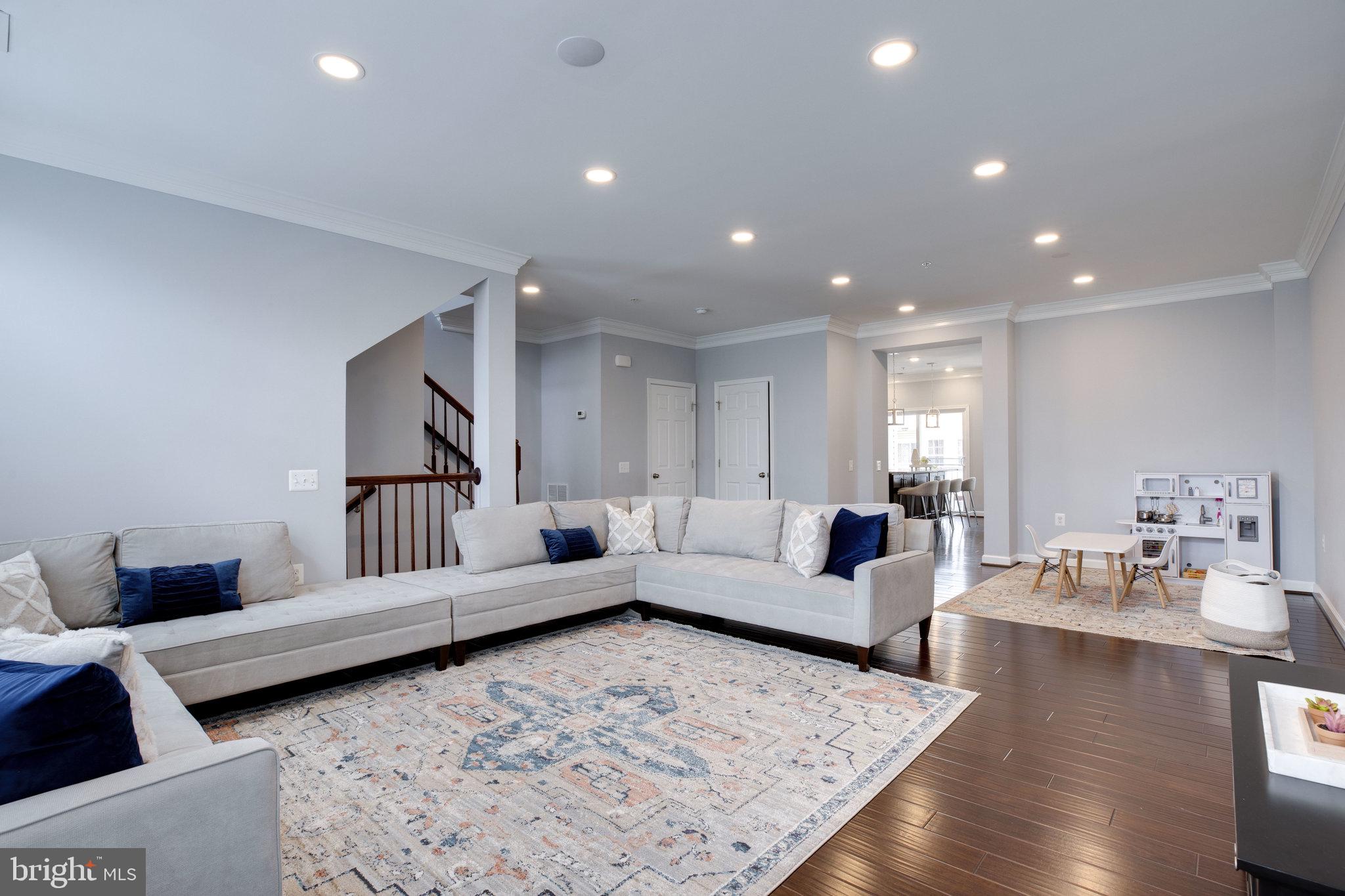 EAST GATE 3 CONDOMINIUM - Residential