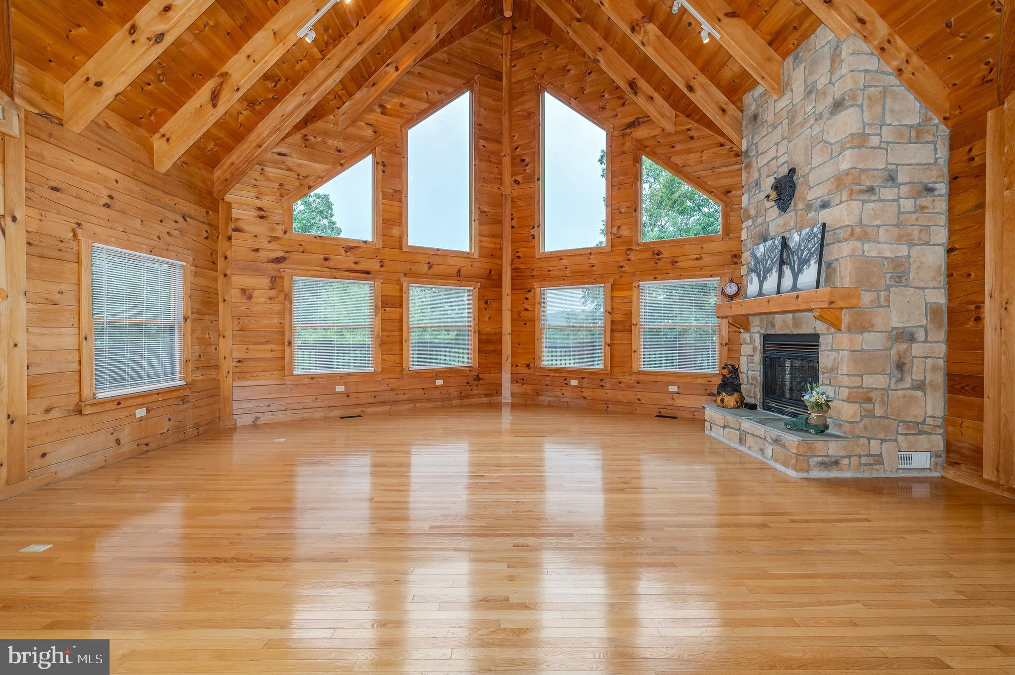 ASHTON WOODS - Residential