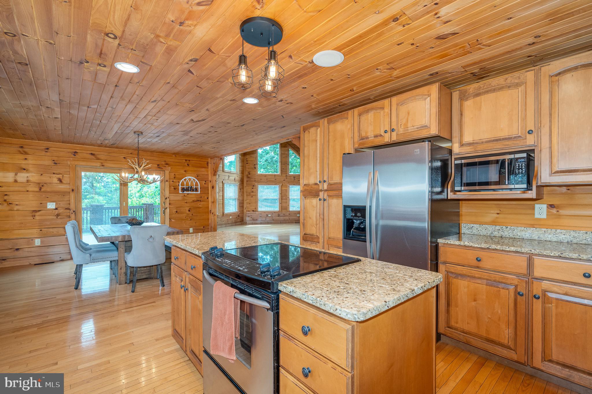 ASHTON WOODS - Residential