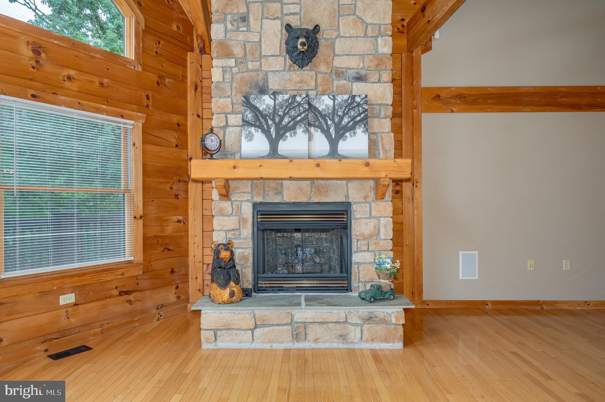 ASHTON WOODS - Residential