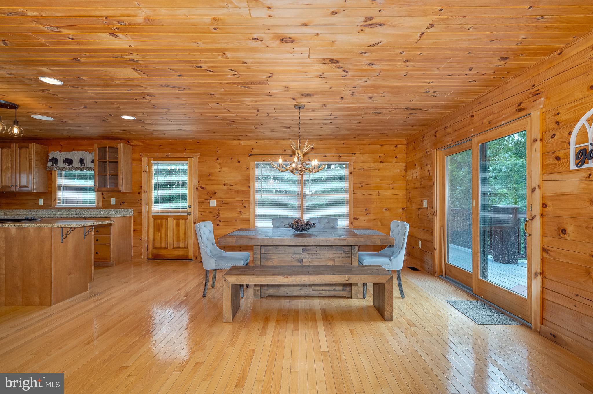 ASHTON WOODS - Residential