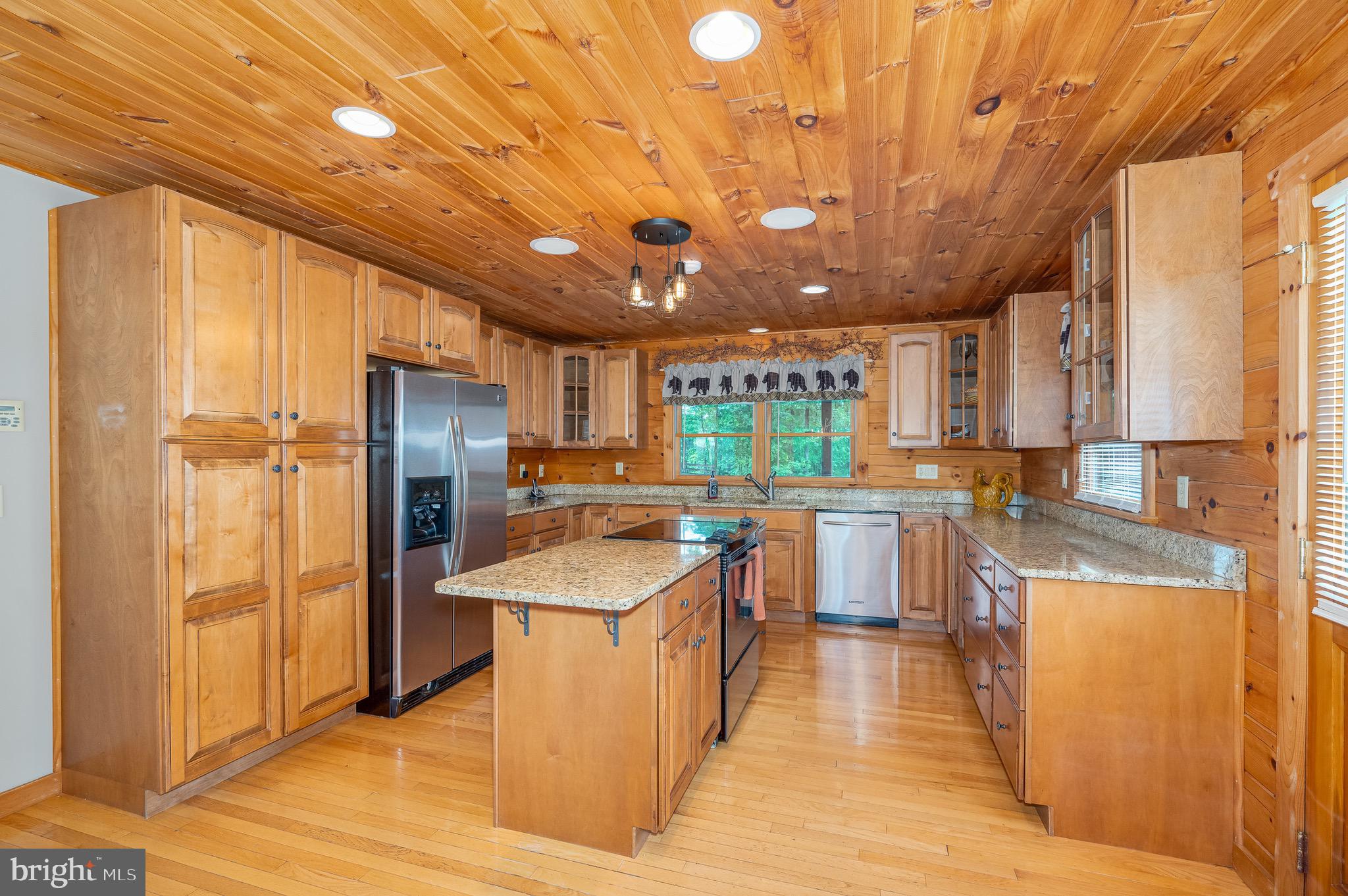 ASHTON WOODS - Residential