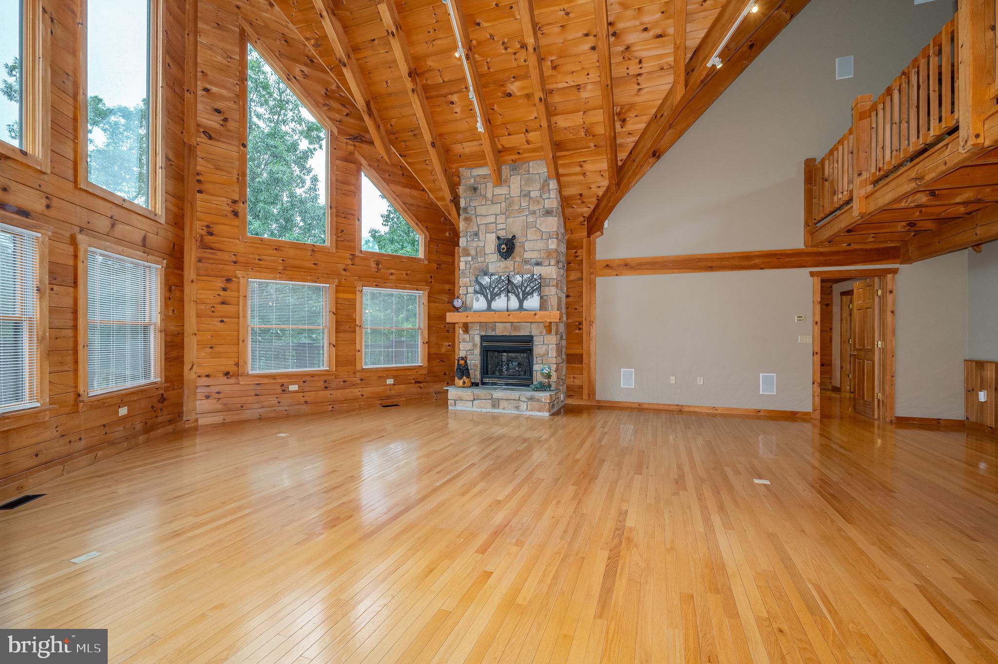 ASHTON WOODS - Residential