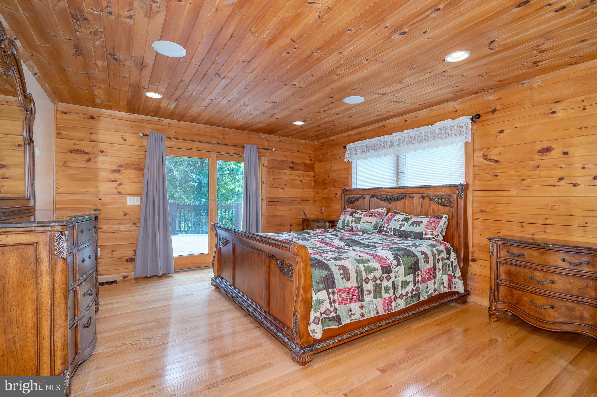 ASHTON WOODS - Residential