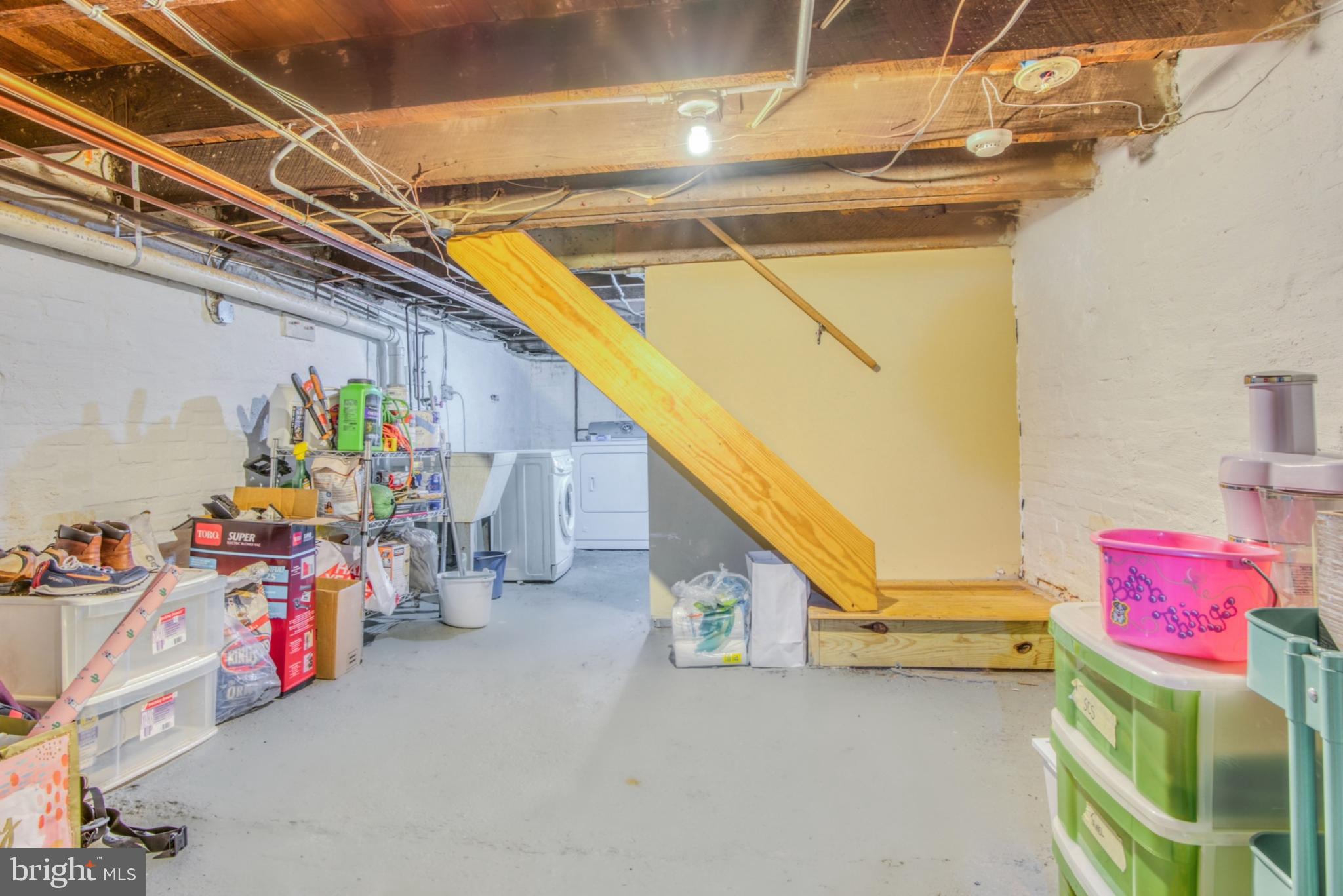 LOCUST POINT - Residential Lease