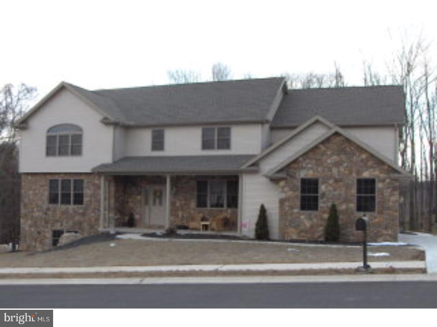 SPECTACULAR HOME, SUNKEN FAMILY RM W/ STONE FIREPLACE 54 HANDLE KITCHEN W/ GRANITE COUNTERTOPS TRAY CEILINGS, SECURITY SYSTEM, STERO/INTERCOM SYSTEM, SUPER MASTER SUITE, VERANDA OVERLOOKING TREE LINE BACKYARD, WALKOUT BASEMENT Mailing Address Continued: POTTSVILLE Color: TAN Amp: 200