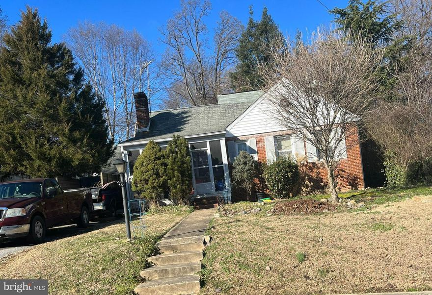 Property sells in strictly as is condition. No contingencies will be considered including financing.
Showings to be scheduled with 24 hour notice .
The house is in generally good condition but would need full renovation.