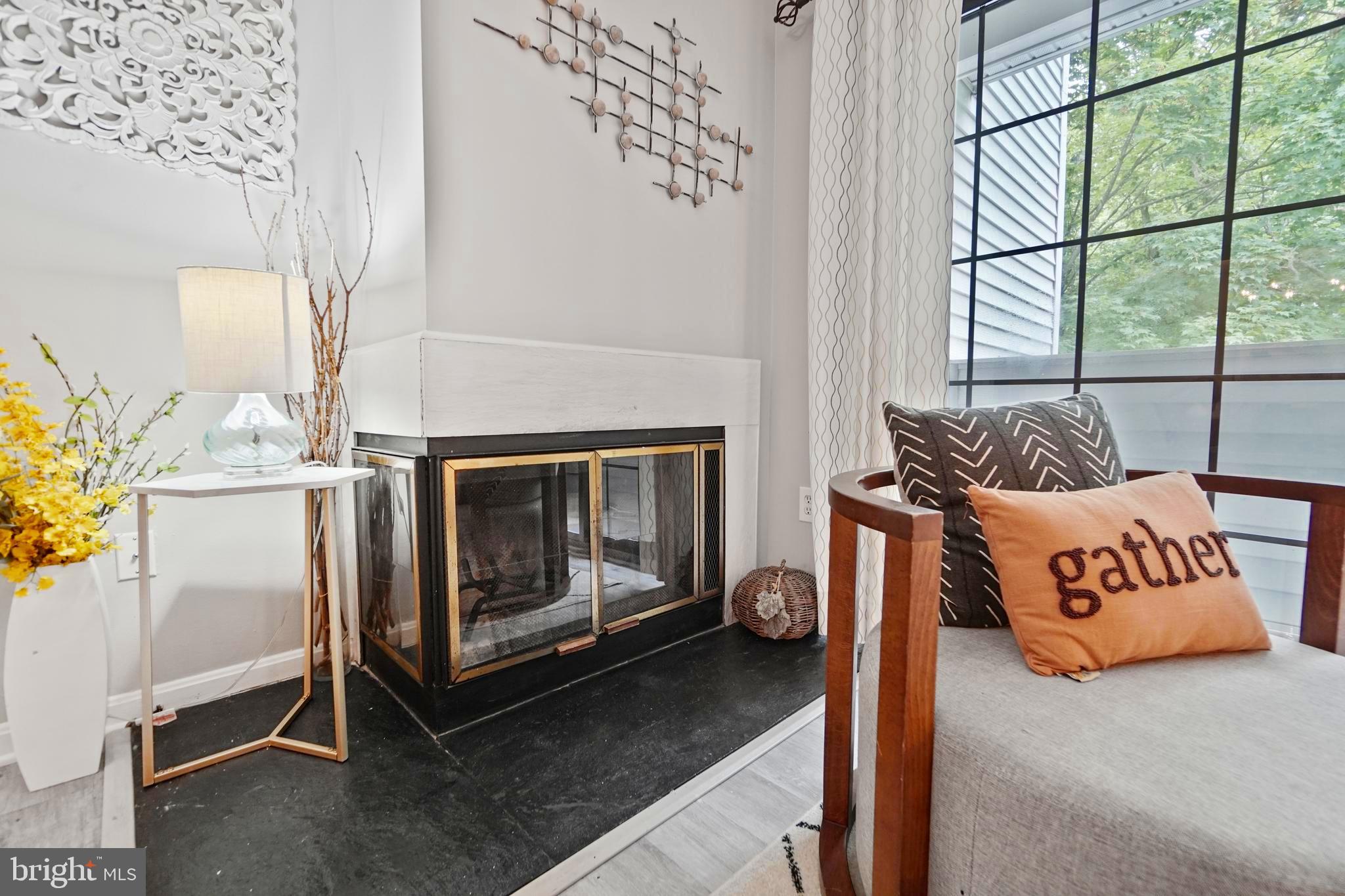 1647 CARRIAGE HOUSE TERR E