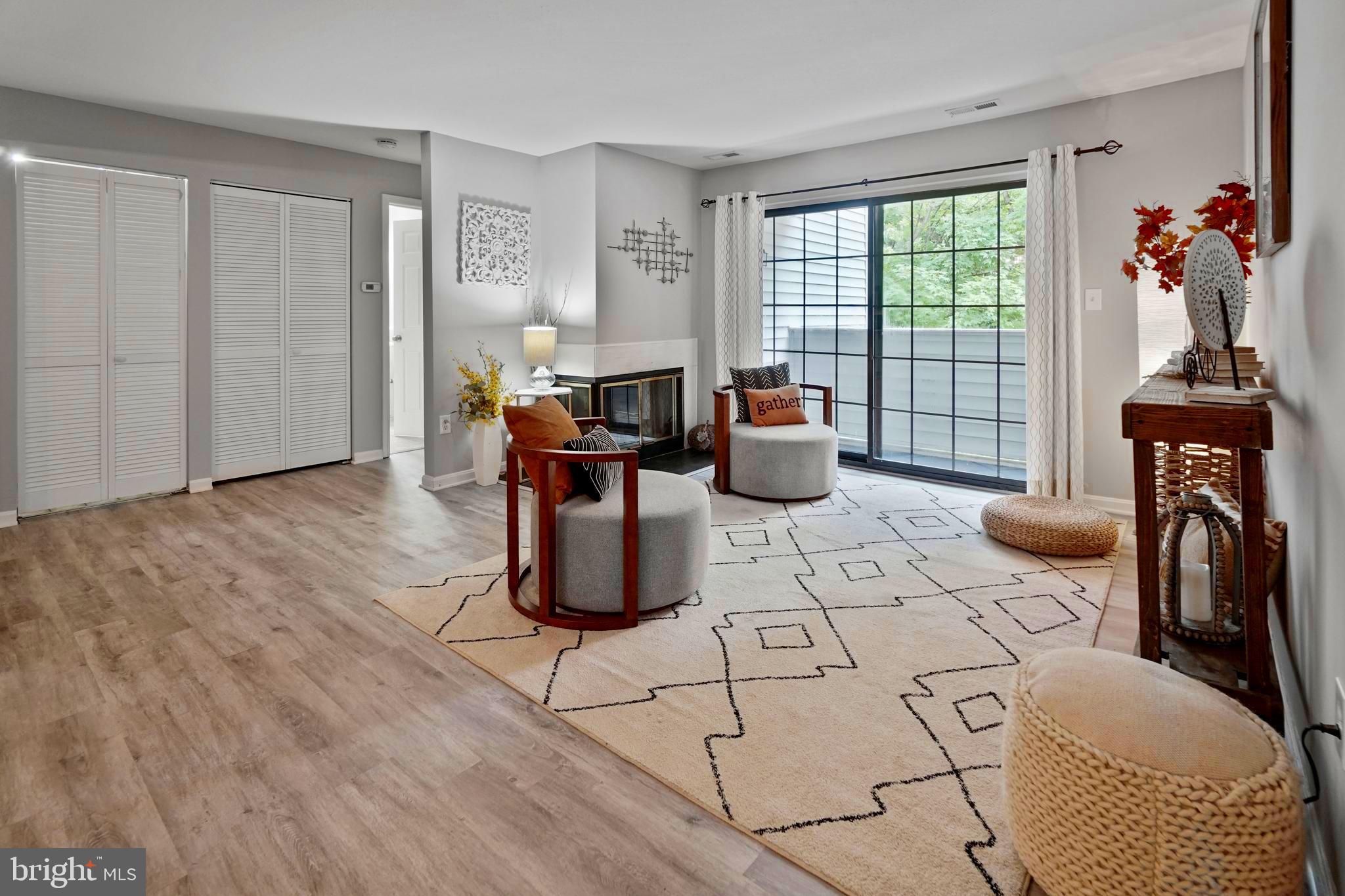 1647 CARRIAGE HOUSE TERR E