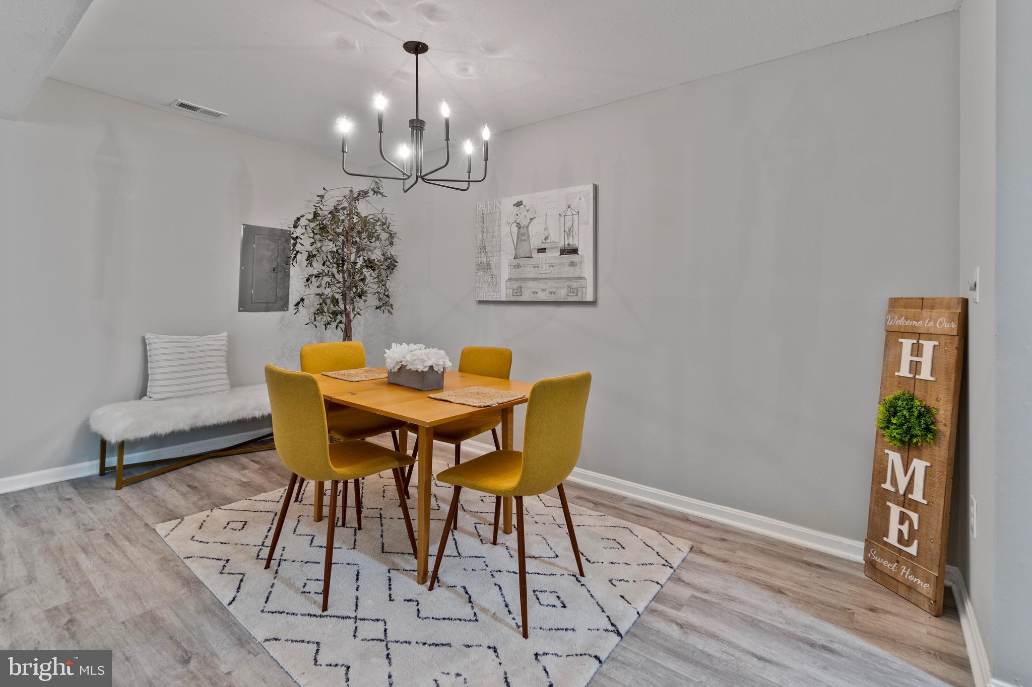 1647 CARRIAGE HOUSE TERR E