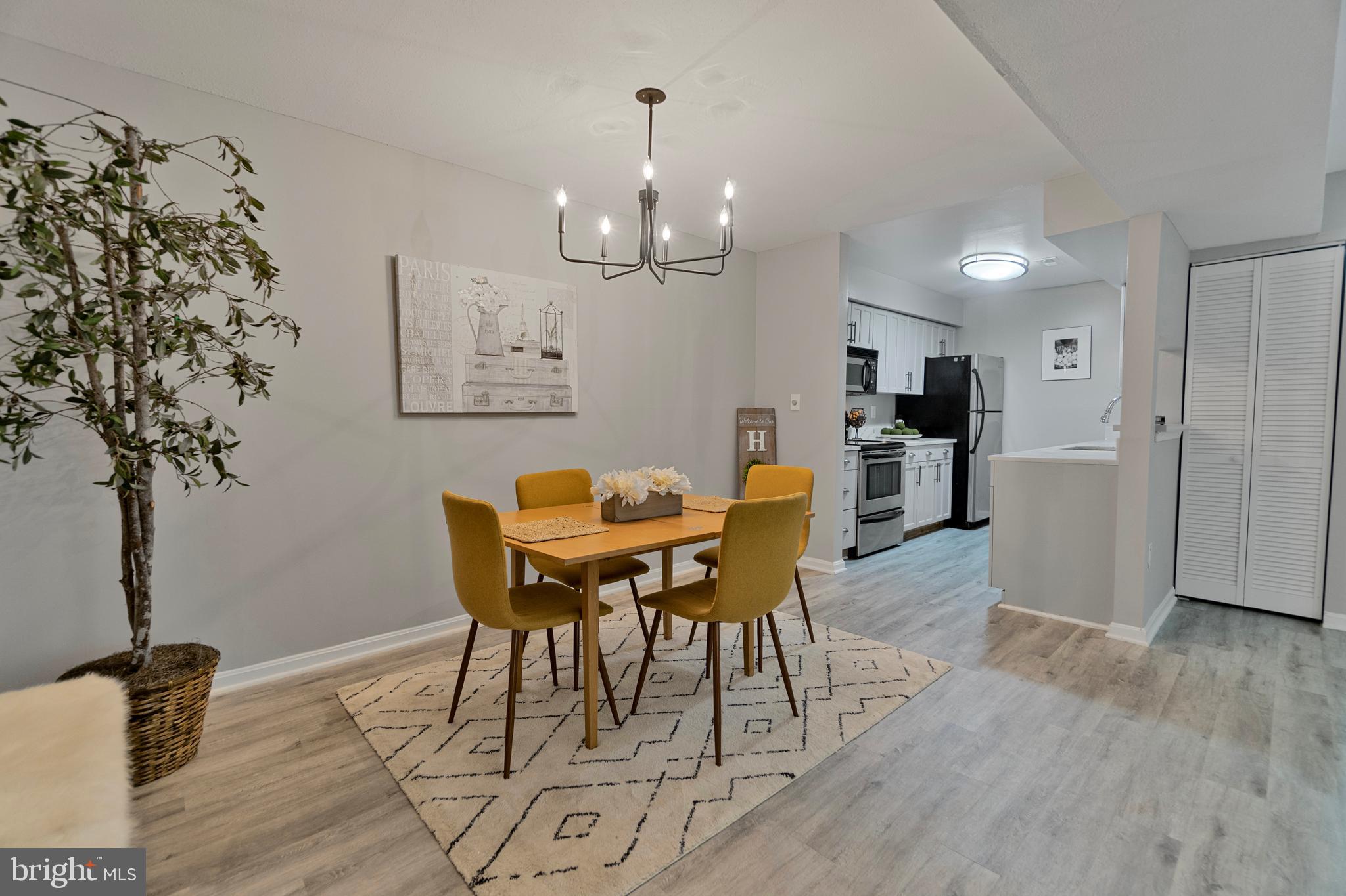 1647 CARRIAGE HOUSE TERR E