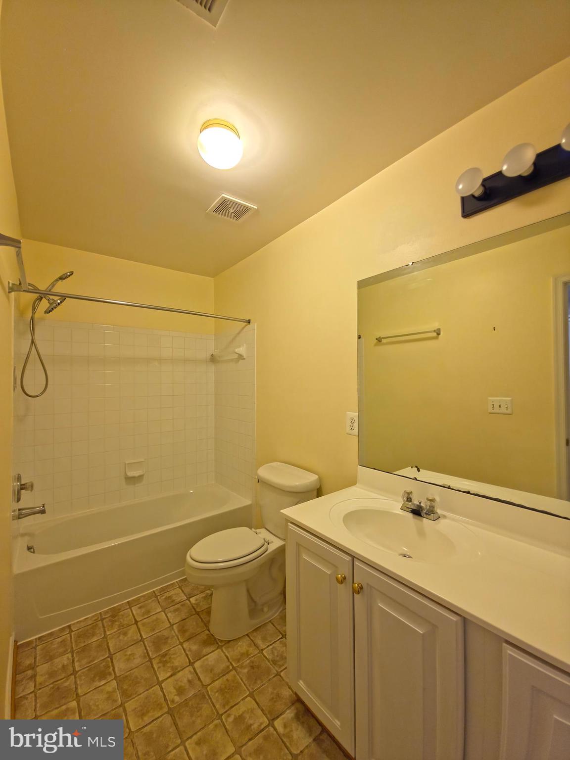 ASHBURN VILLAGE - Residential Lease