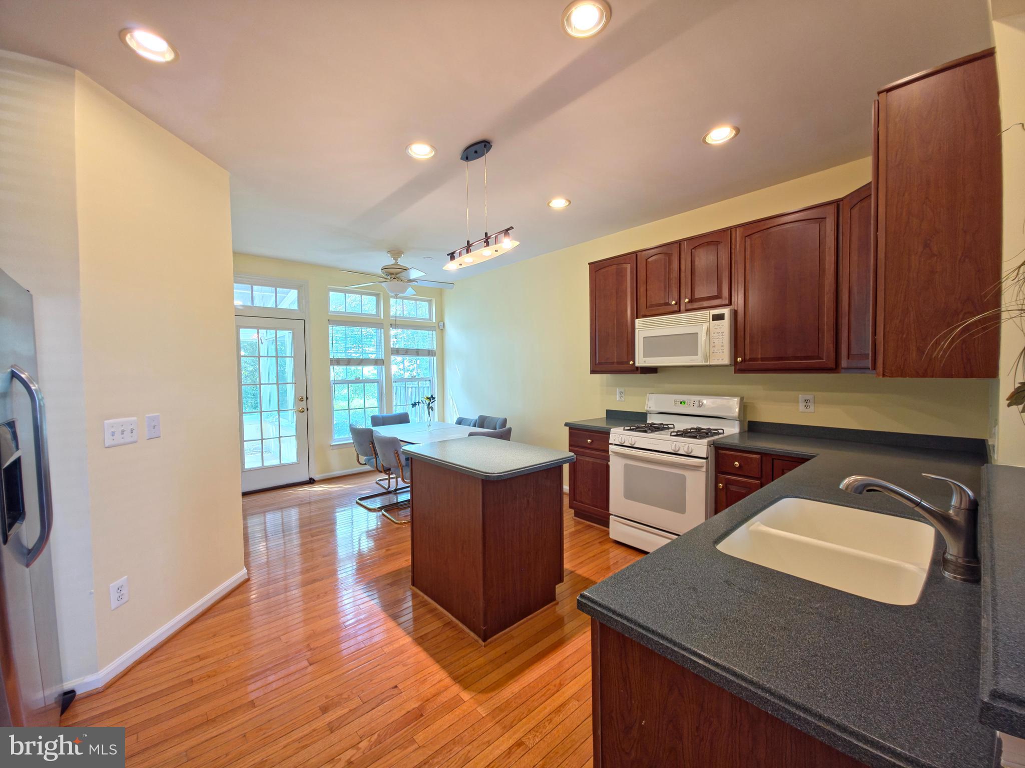 ASHBURN VILLAGE - Residential Lease