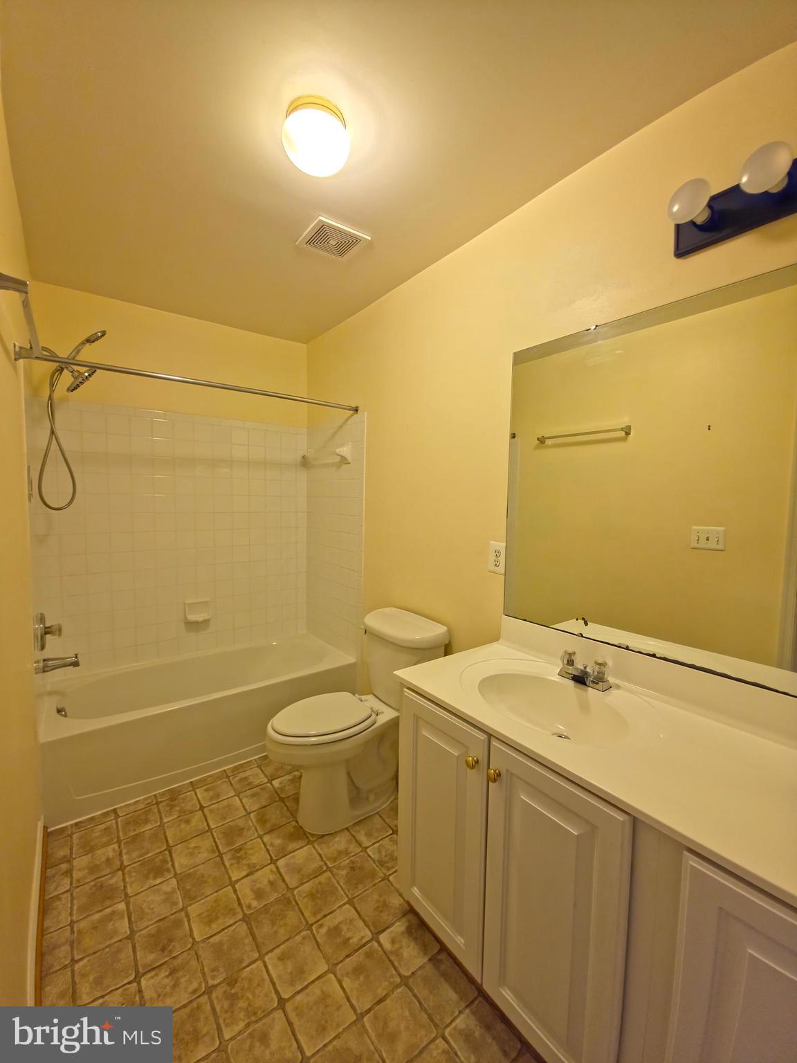 ASHBURN VILLAGE - Residential Lease