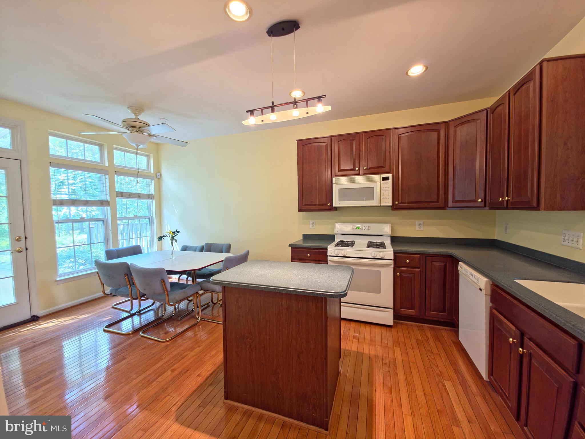 ASHBURN VILLAGE - Residential Lease