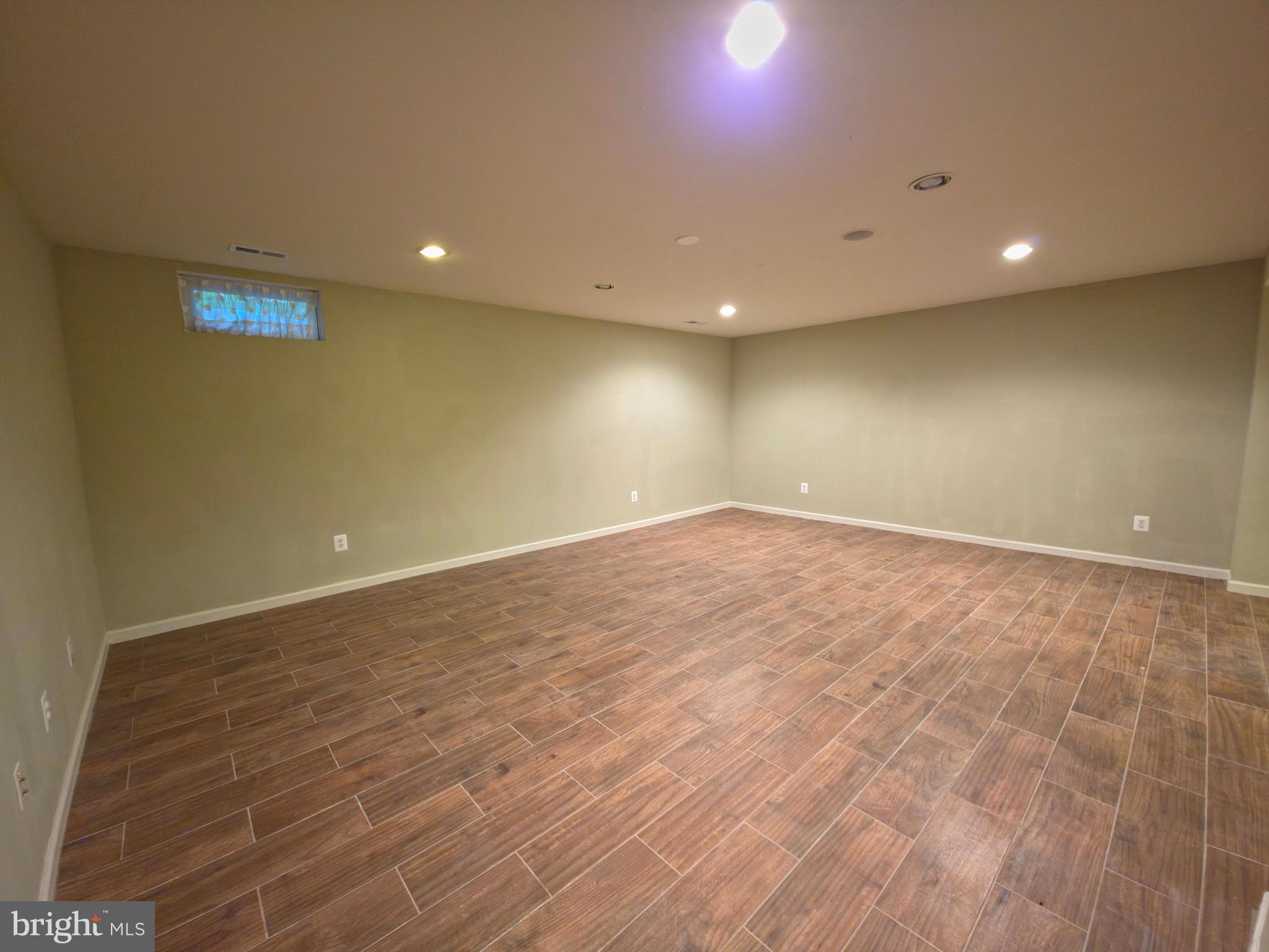 ASHBURN VILLAGE - Residential Lease