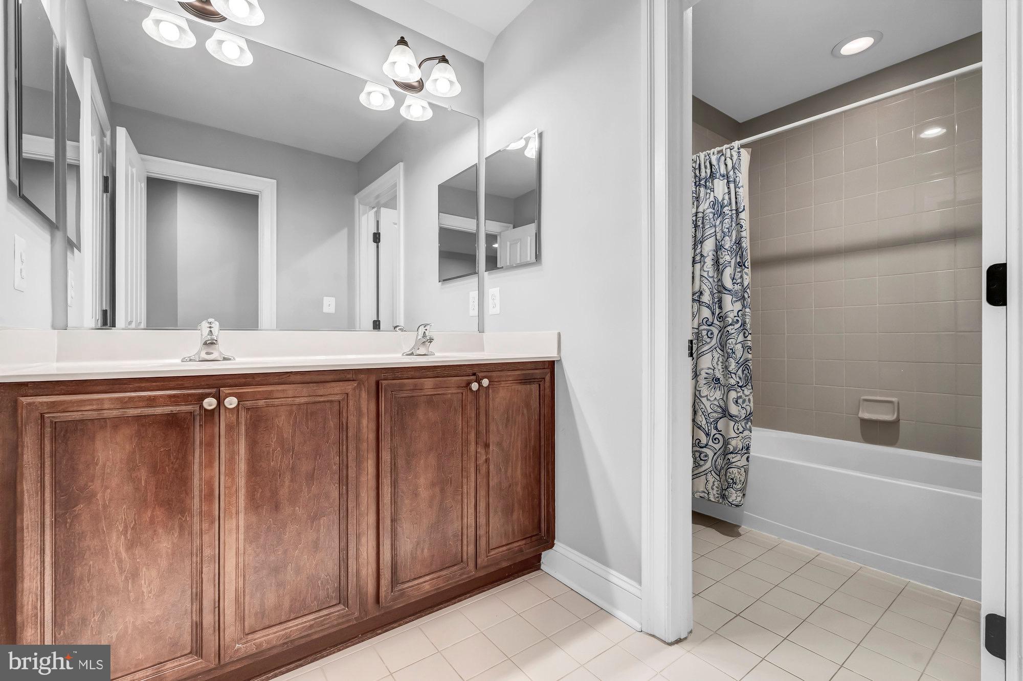 OAKCREST - Residential