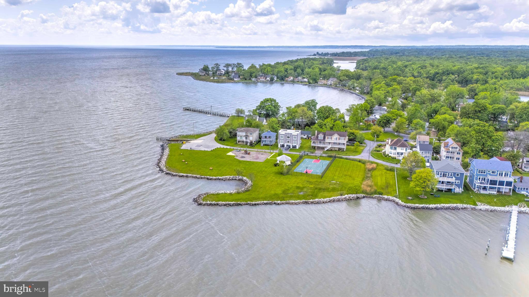 COLUMBIA BEACH - Residential