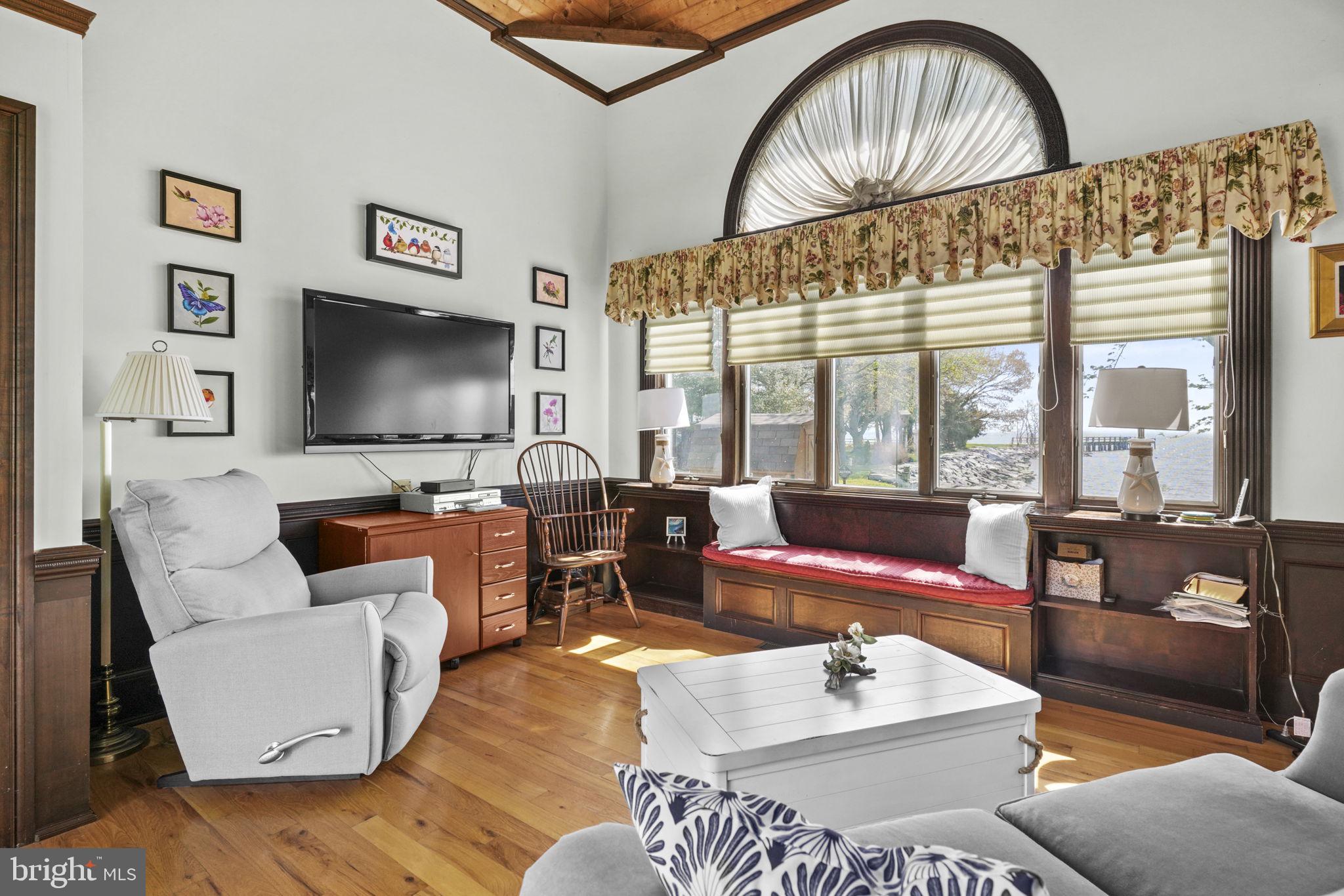 COLUMBIA BEACH - Residential