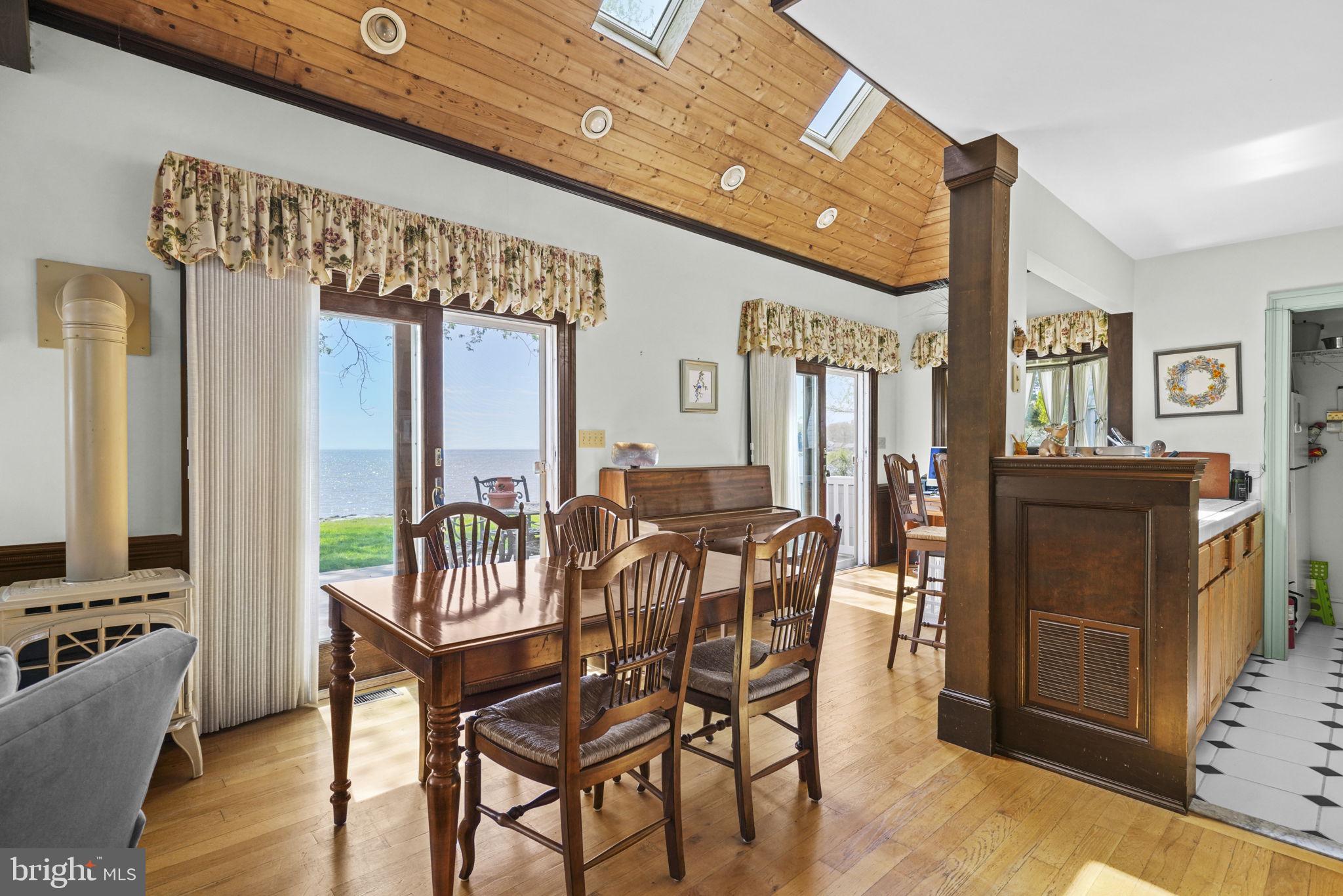 COLUMBIA BEACH - Residential