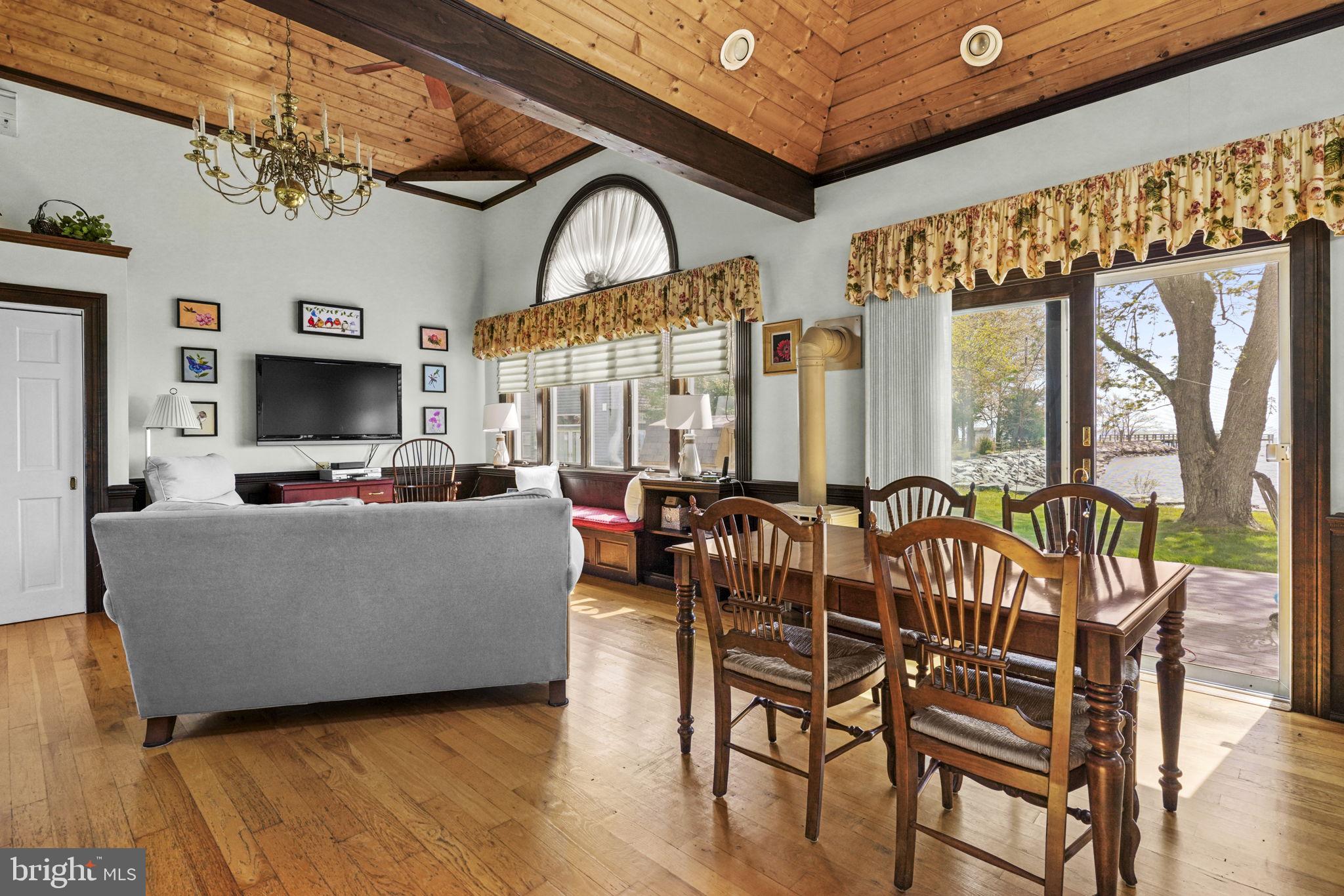 COLUMBIA BEACH - Residential