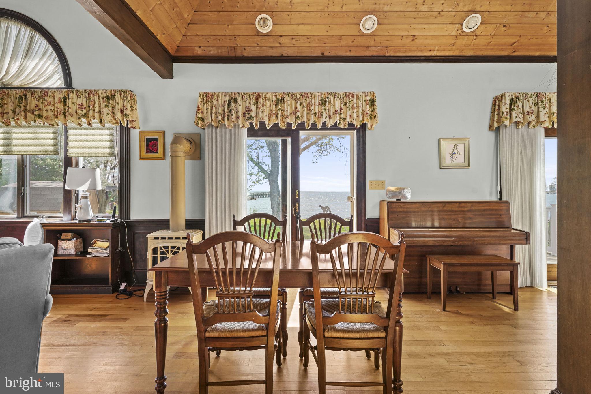 COLUMBIA BEACH - Residential