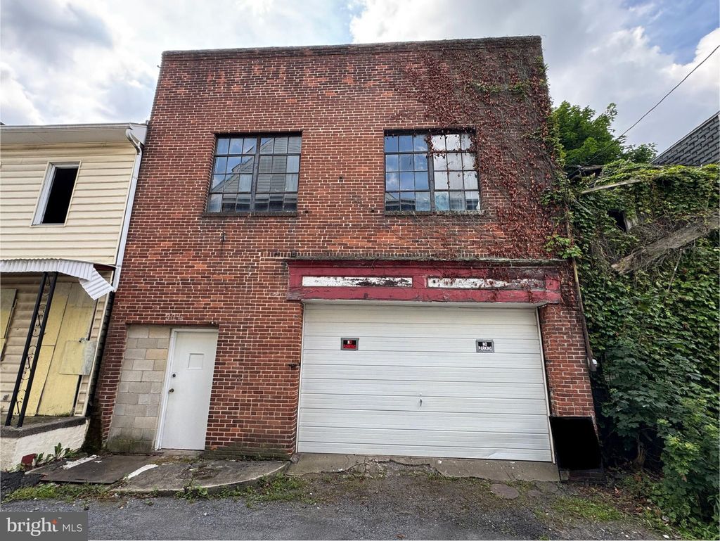 Photo of 324 - 326 W Penn Street, SHENANDOAH, PA 17976 (MLS # PASK2022278)