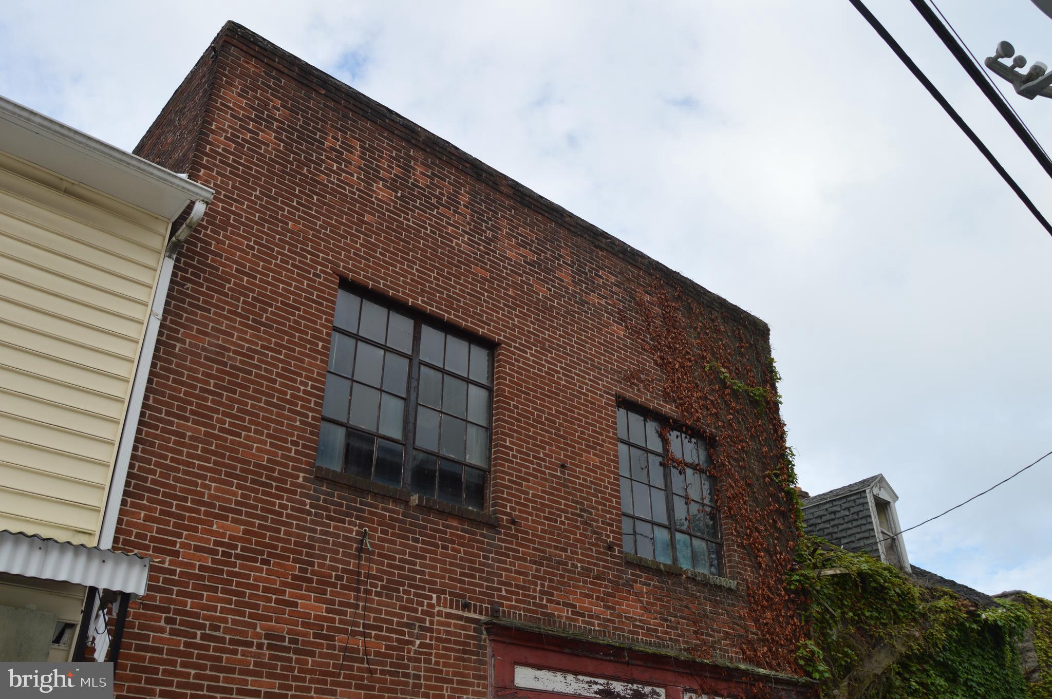 324 W PENN STREET 326