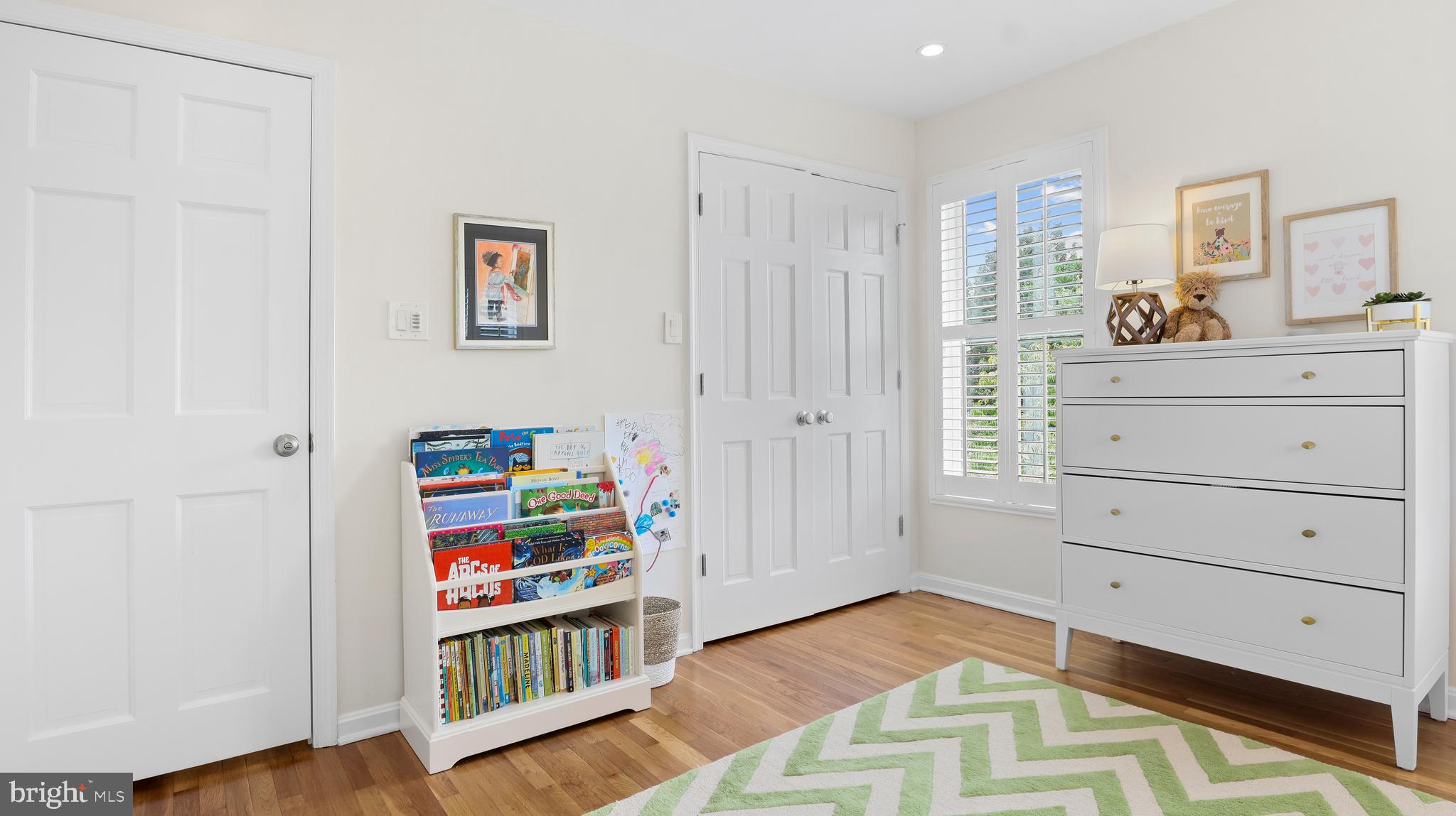 COUNTRY CLUB MANOR - Residential