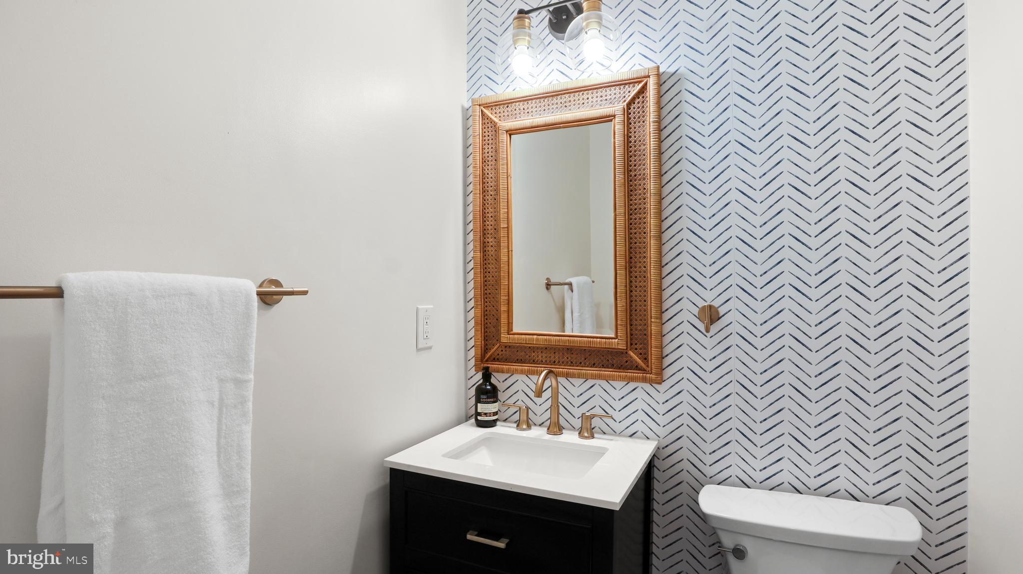 COUNTRY CLUB MANOR - Residential