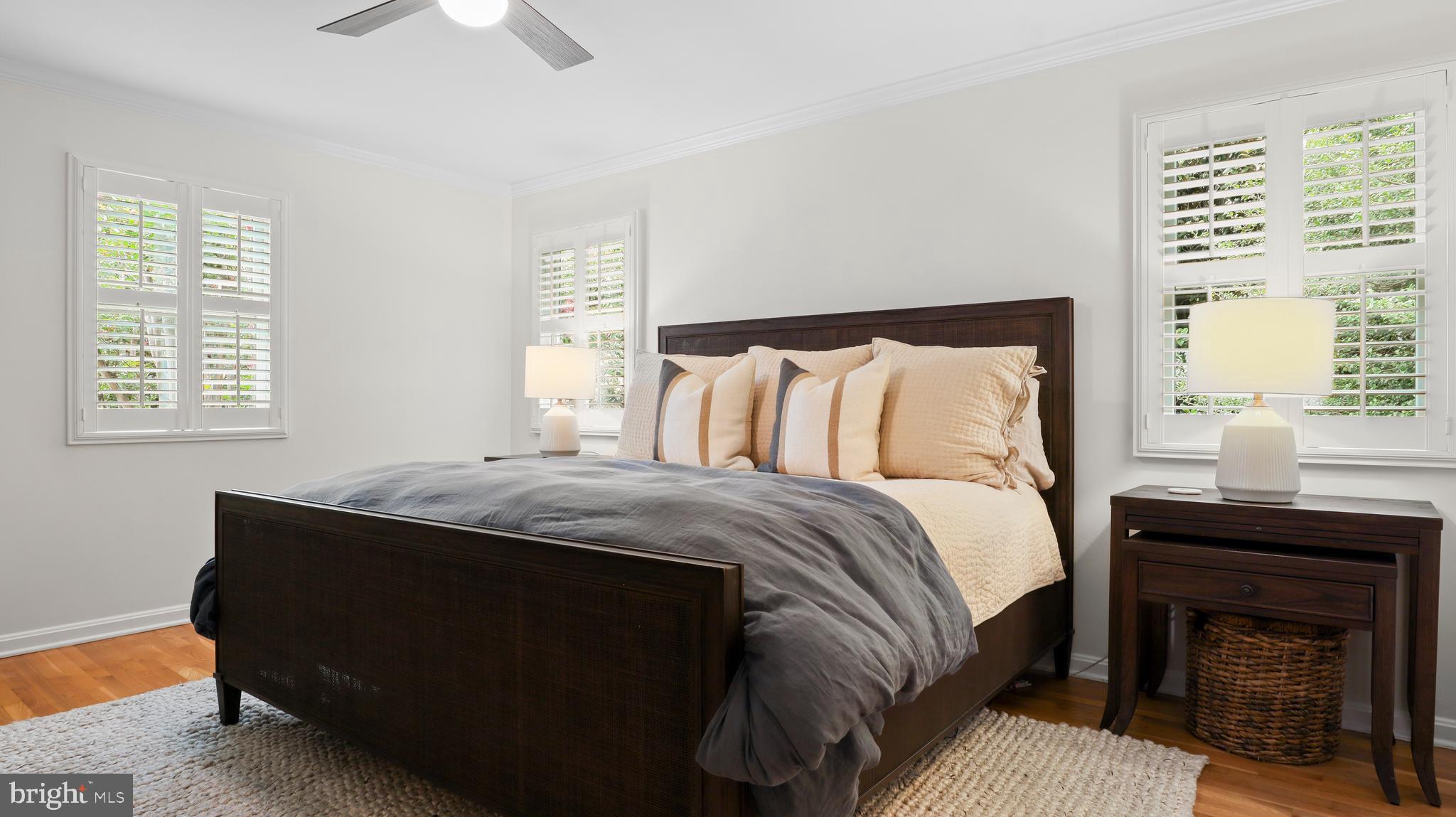 COUNTRY CLUB MANOR - Residential