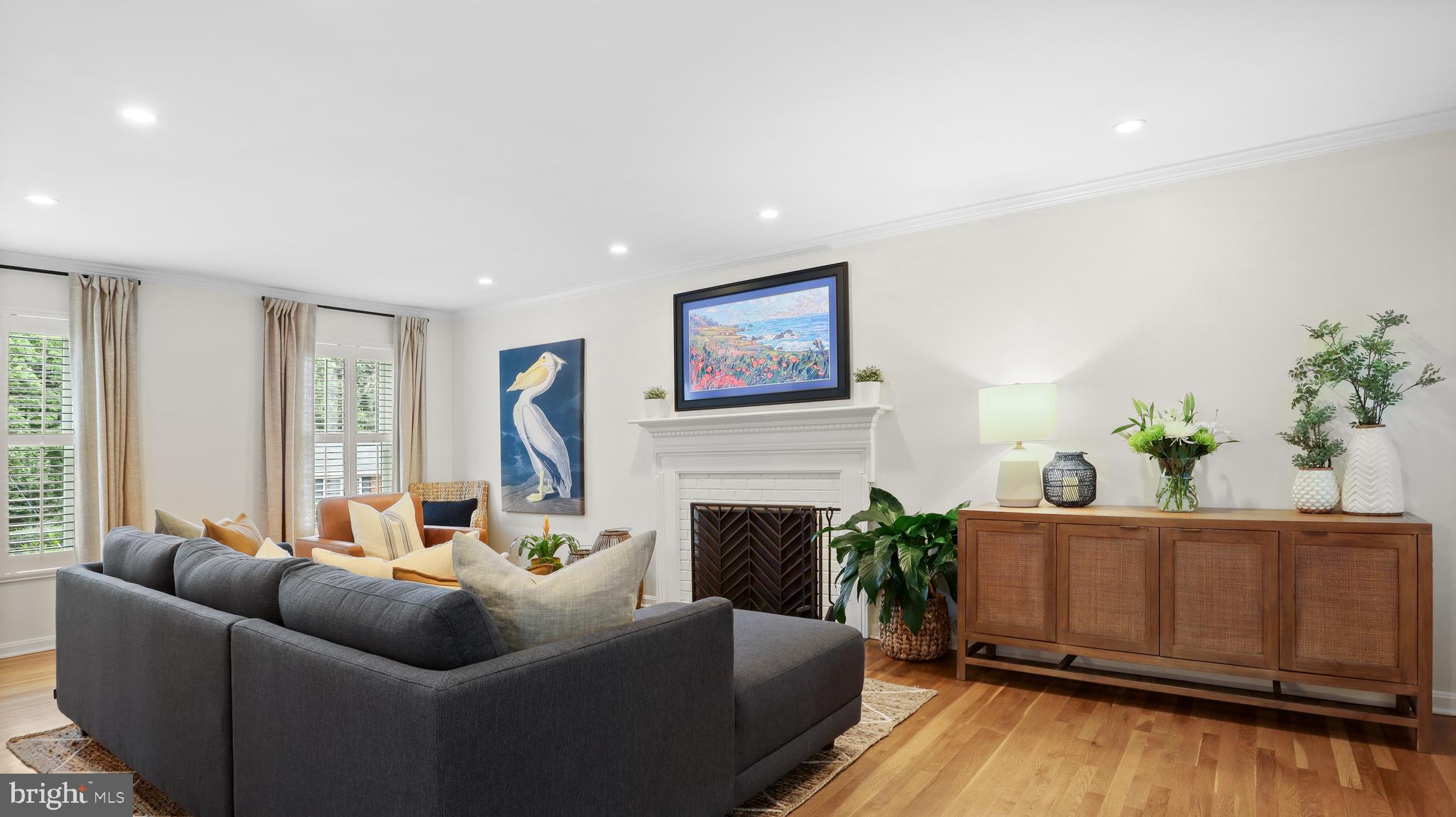 COUNTRY CLUB MANOR - Residential