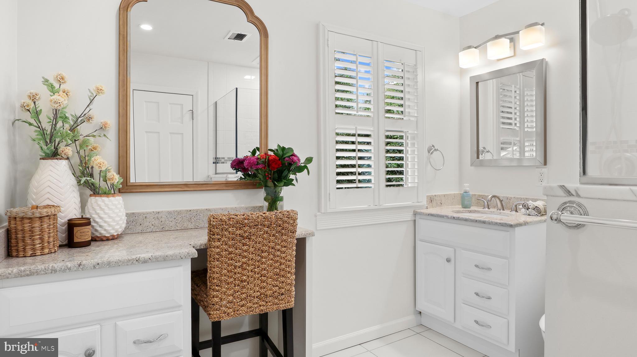 COUNTRY CLUB MANOR - Residential