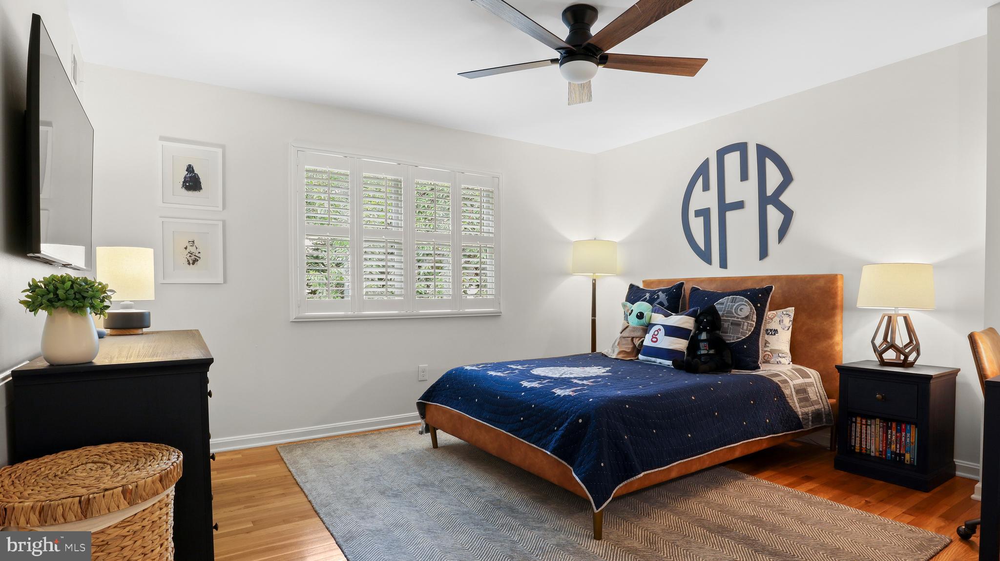 COUNTRY CLUB MANOR - Residential