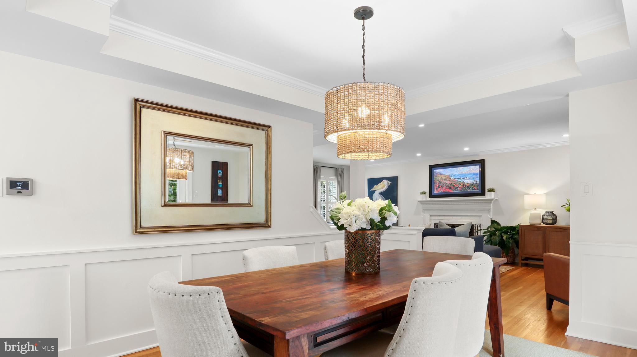 COUNTRY CLUB MANOR - Residential