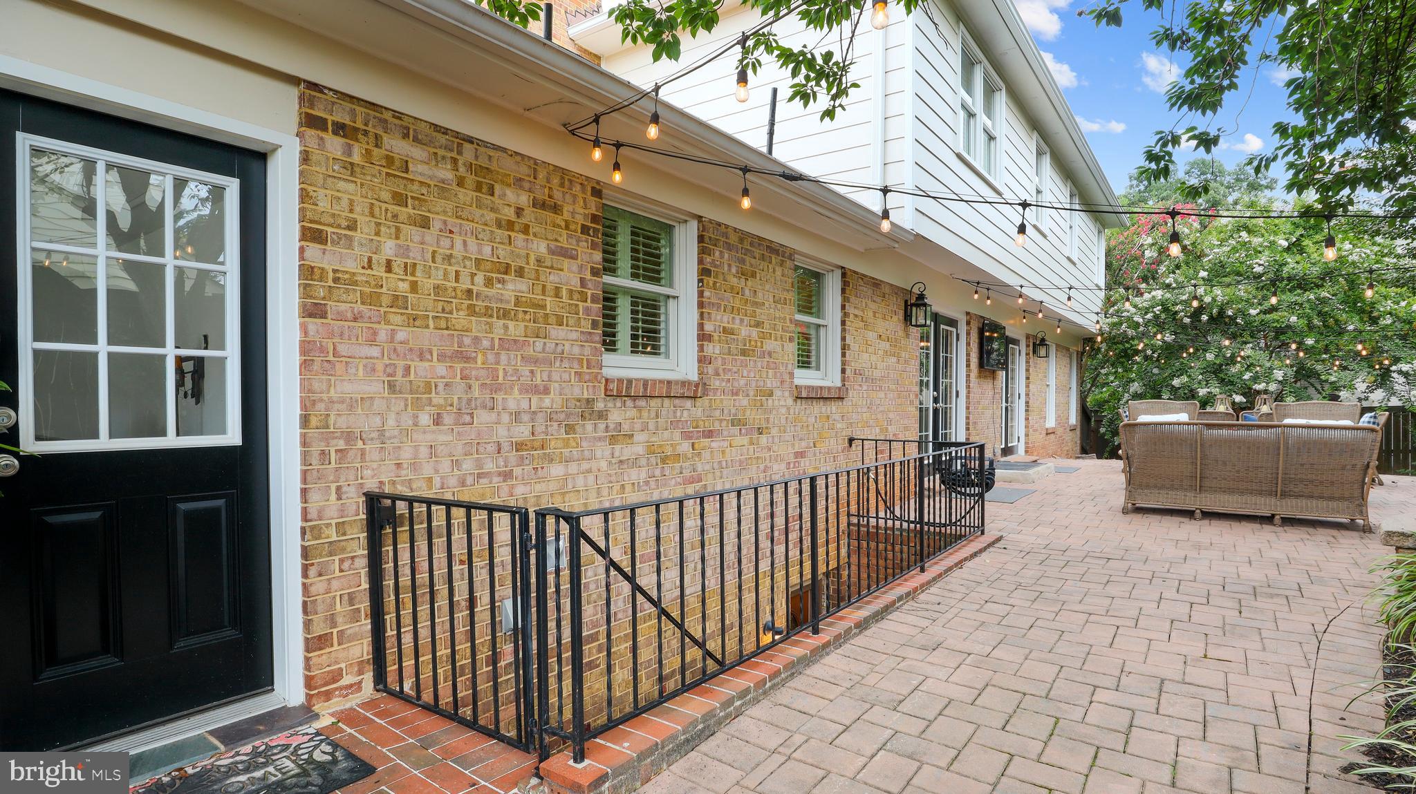 COUNTRY CLUB MANOR - Residential