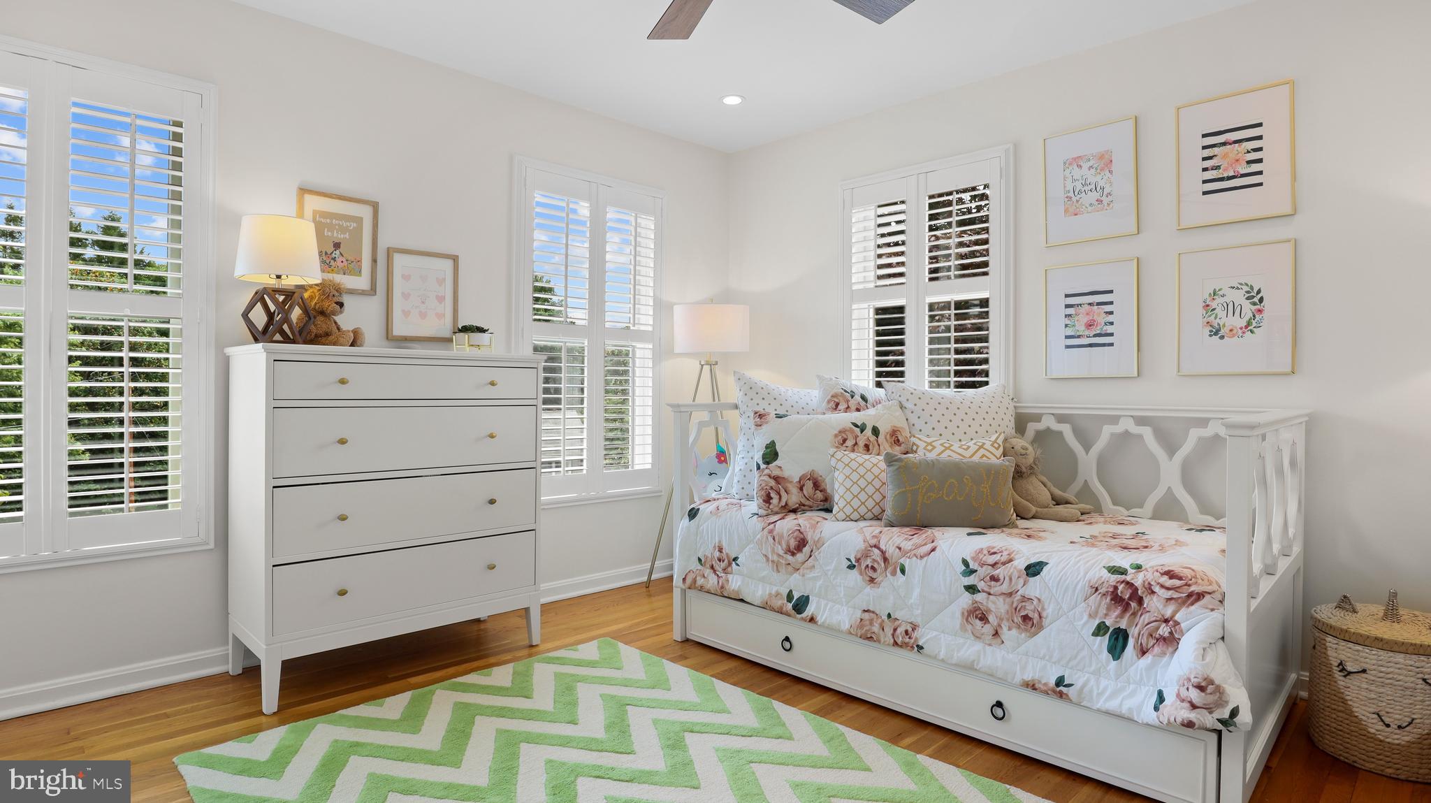 COUNTRY CLUB MANOR - Residential