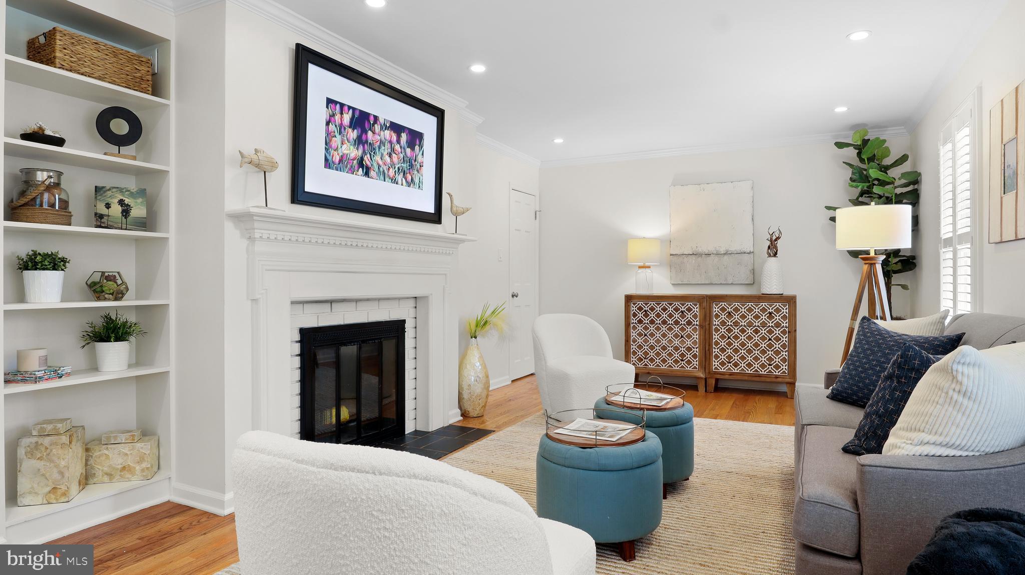 COUNTRY CLUB MANOR - Residential