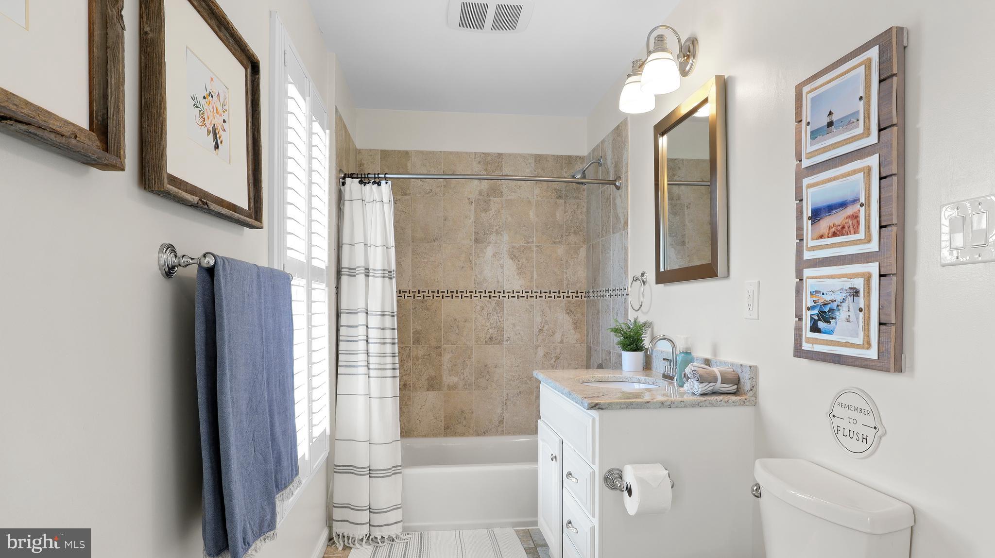 COUNTRY CLUB MANOR - Residential