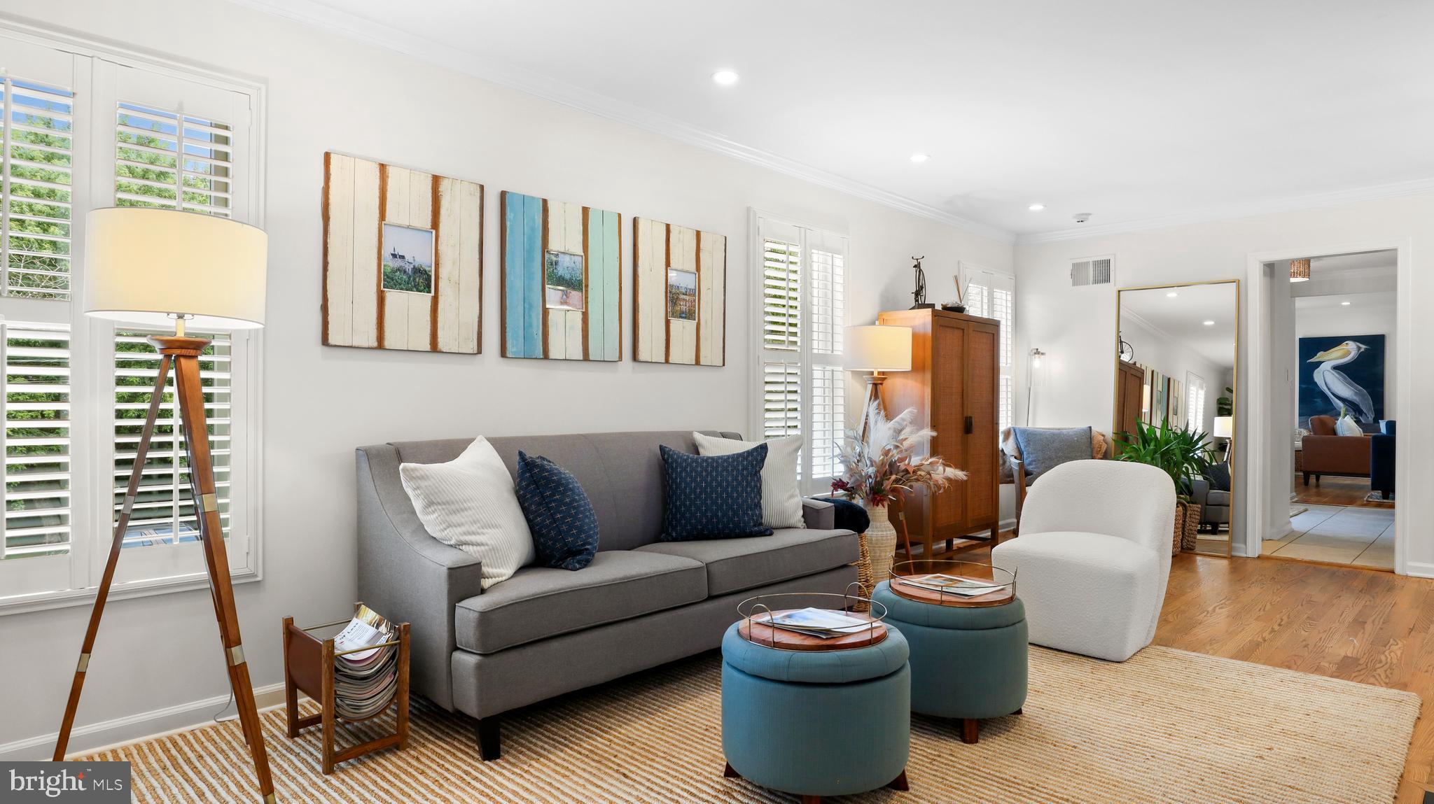 COUNTRY CLUB MANOR - Residential